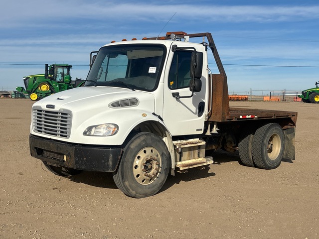 2004 Freightliner M2 106 4x2 Flatbed Truck