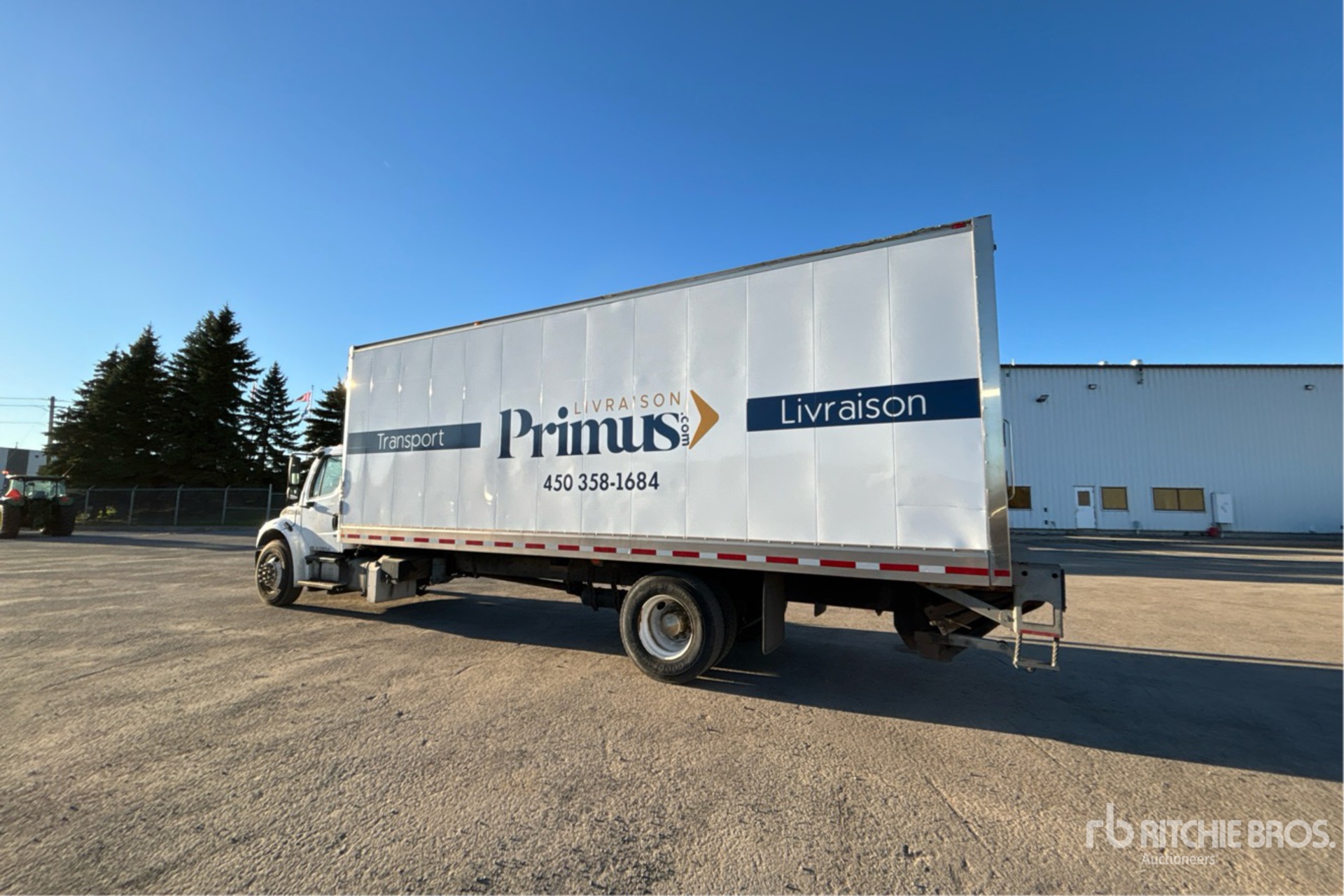 2013 Freightliner M2106