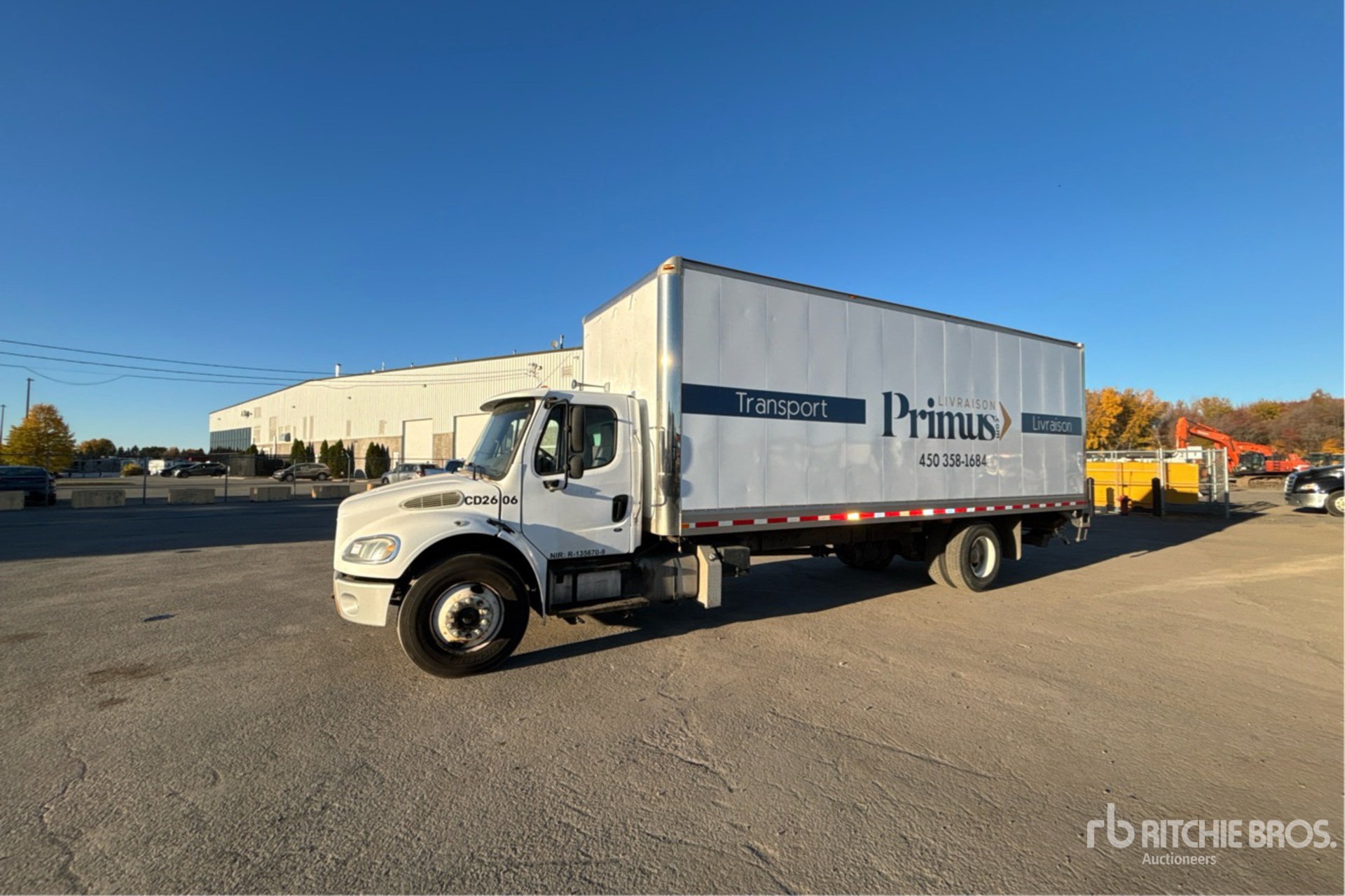 2013 Freightliner M2106