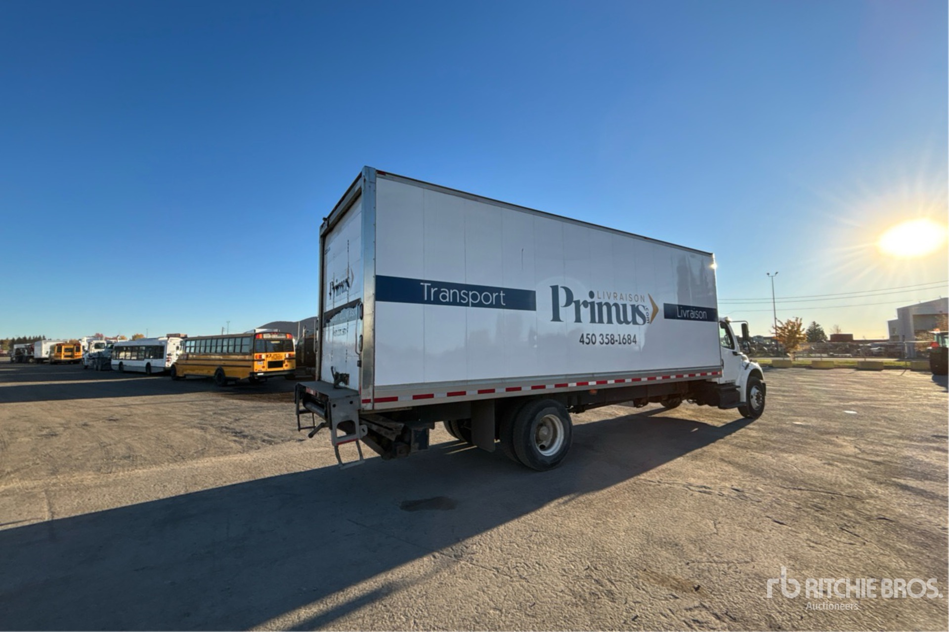 2013 Freightliner M2106