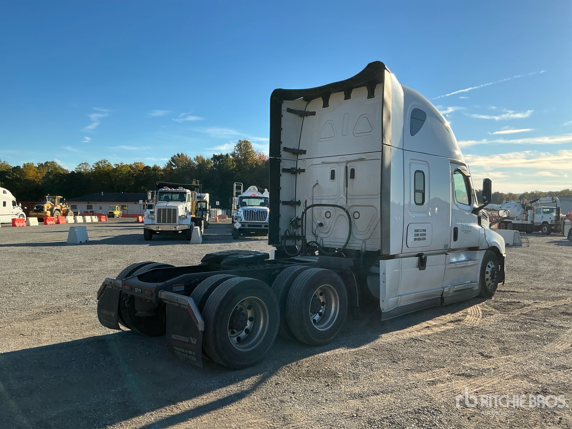 2021 Freightliner CASCADIA 126