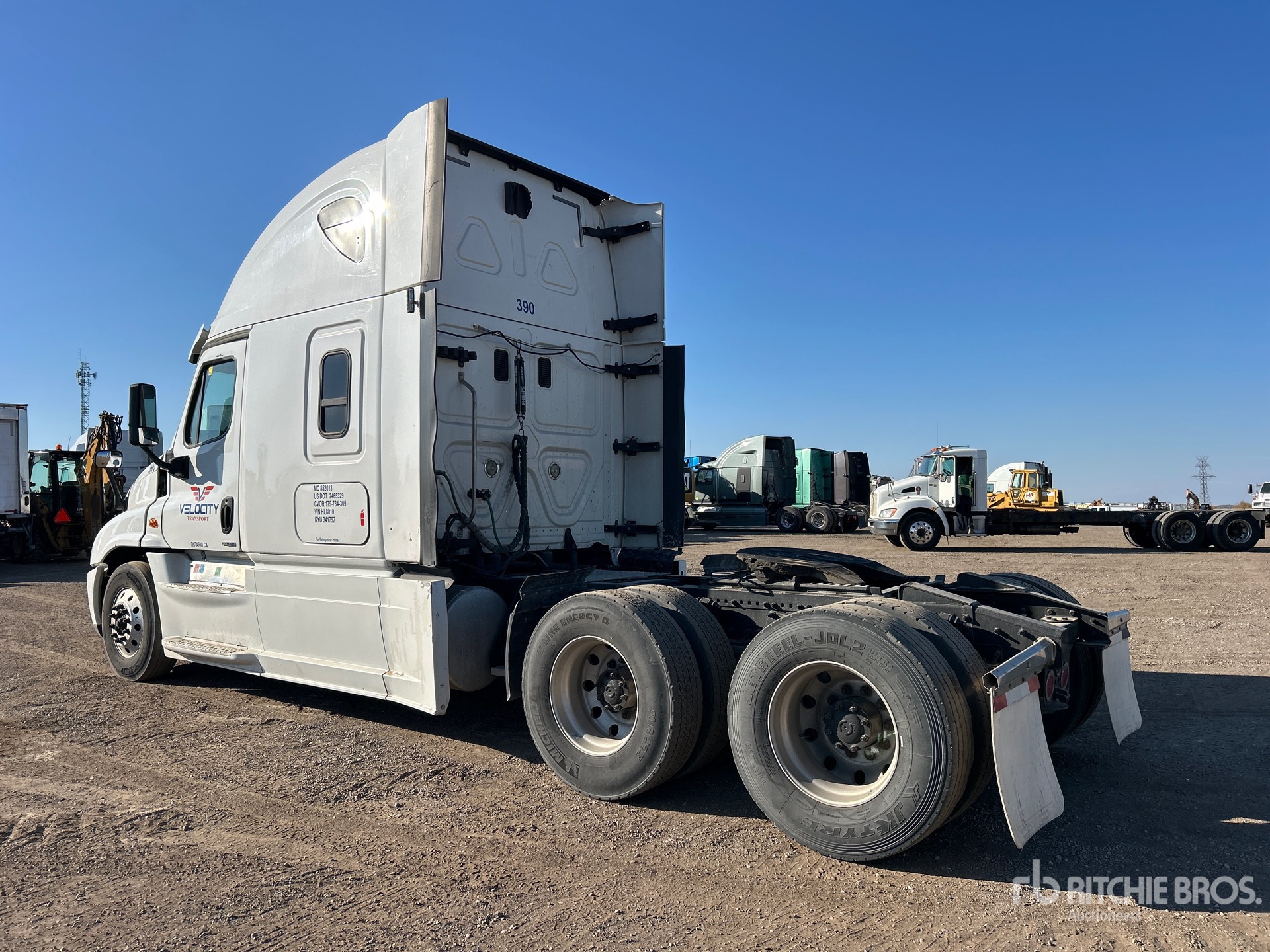 2017 Freightliner CASCADIA 125