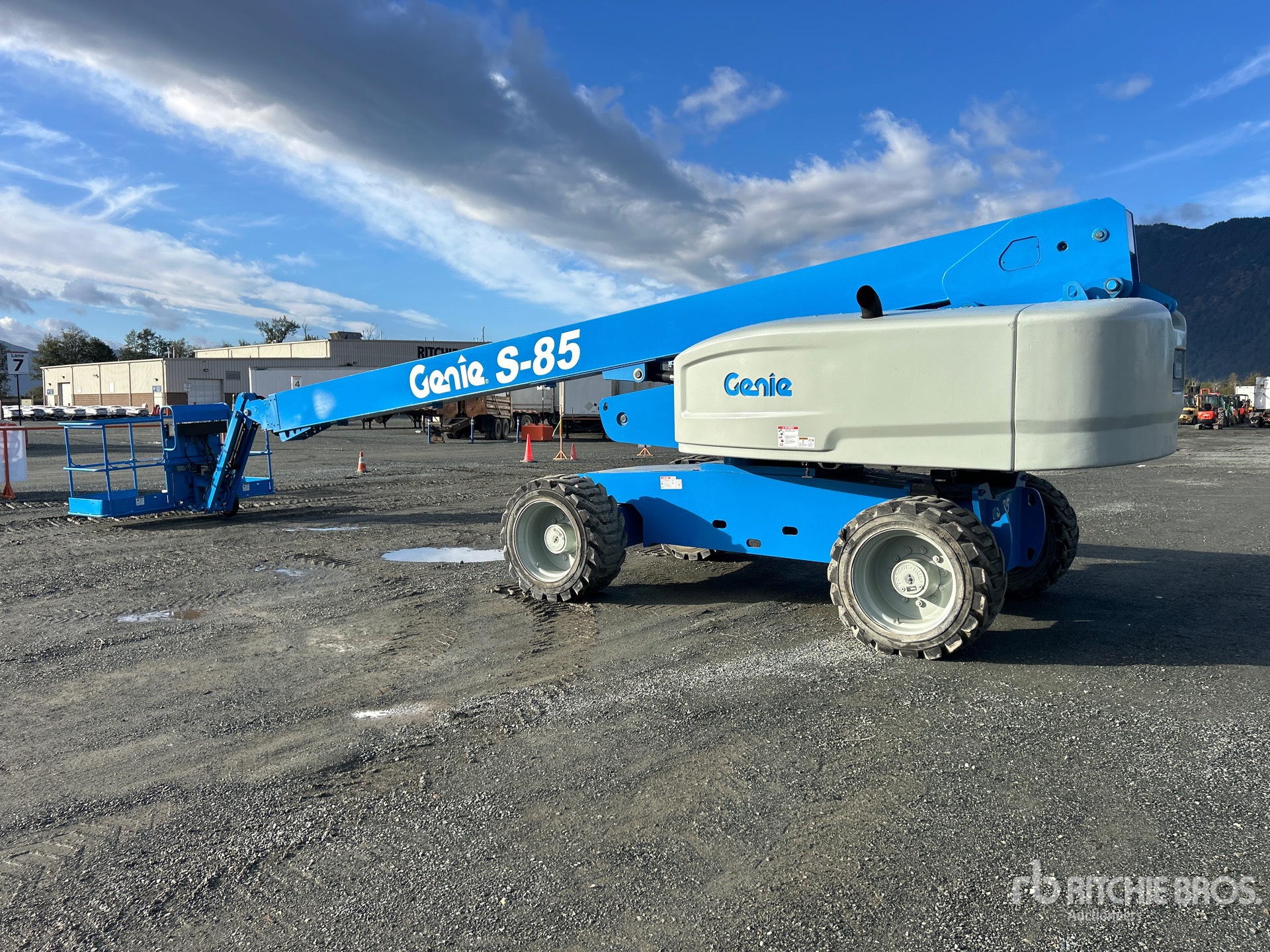 2010 Genie S-85