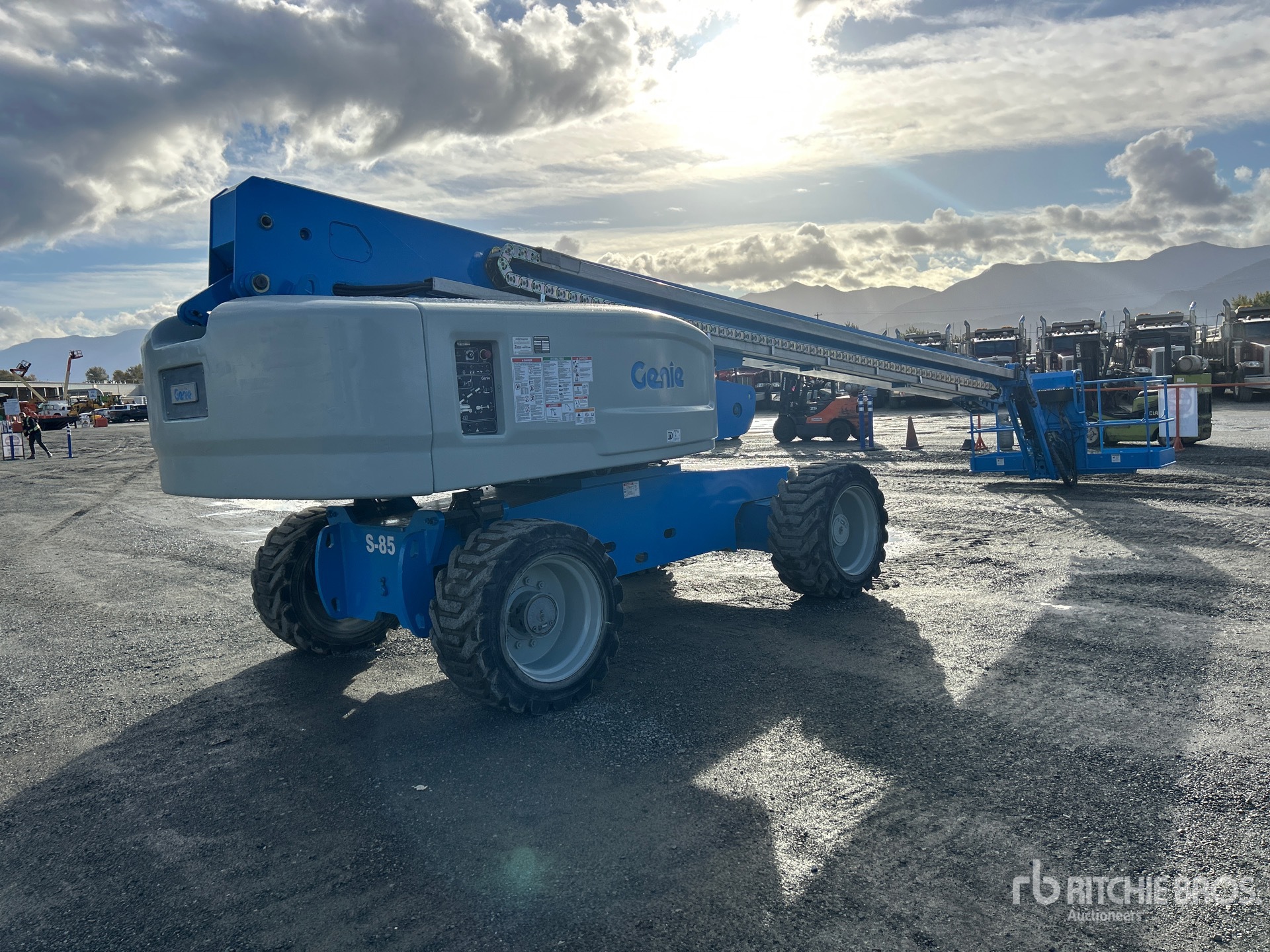 2010 Genie S-85