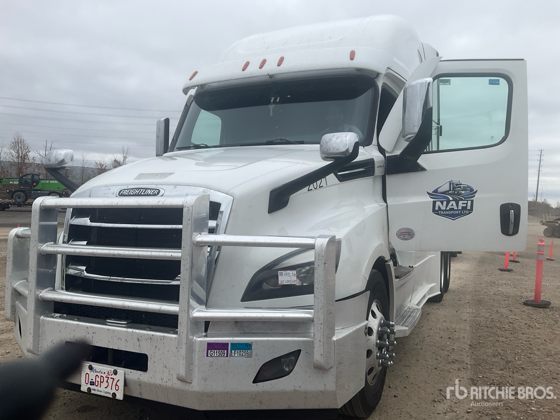 2021 Freightliner CASCADIA 126