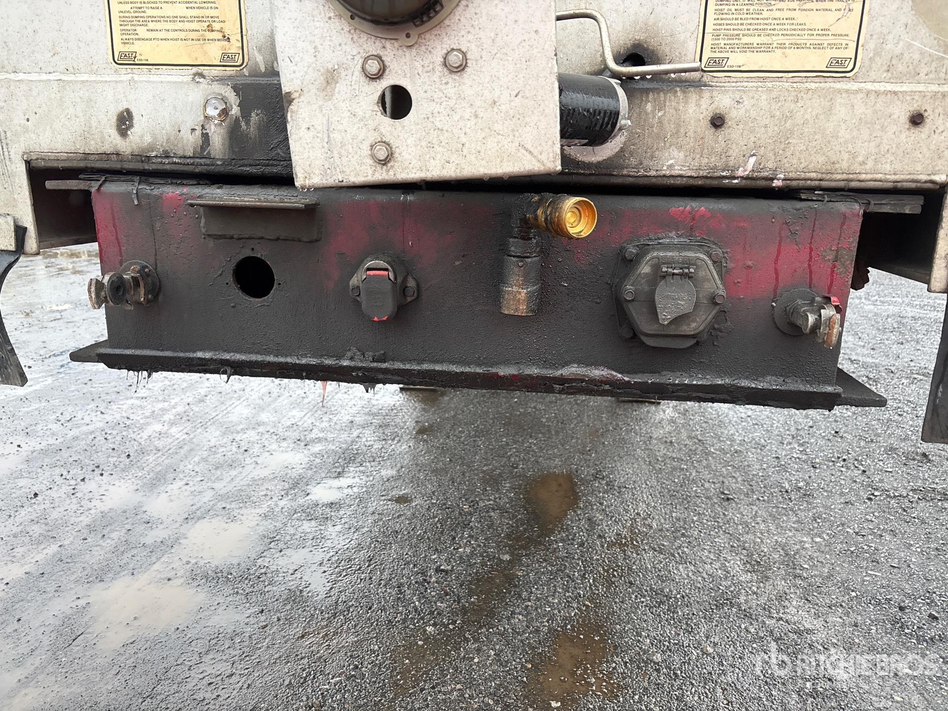 1998 Titan 36 ft Tri/A Aluminum Demolition