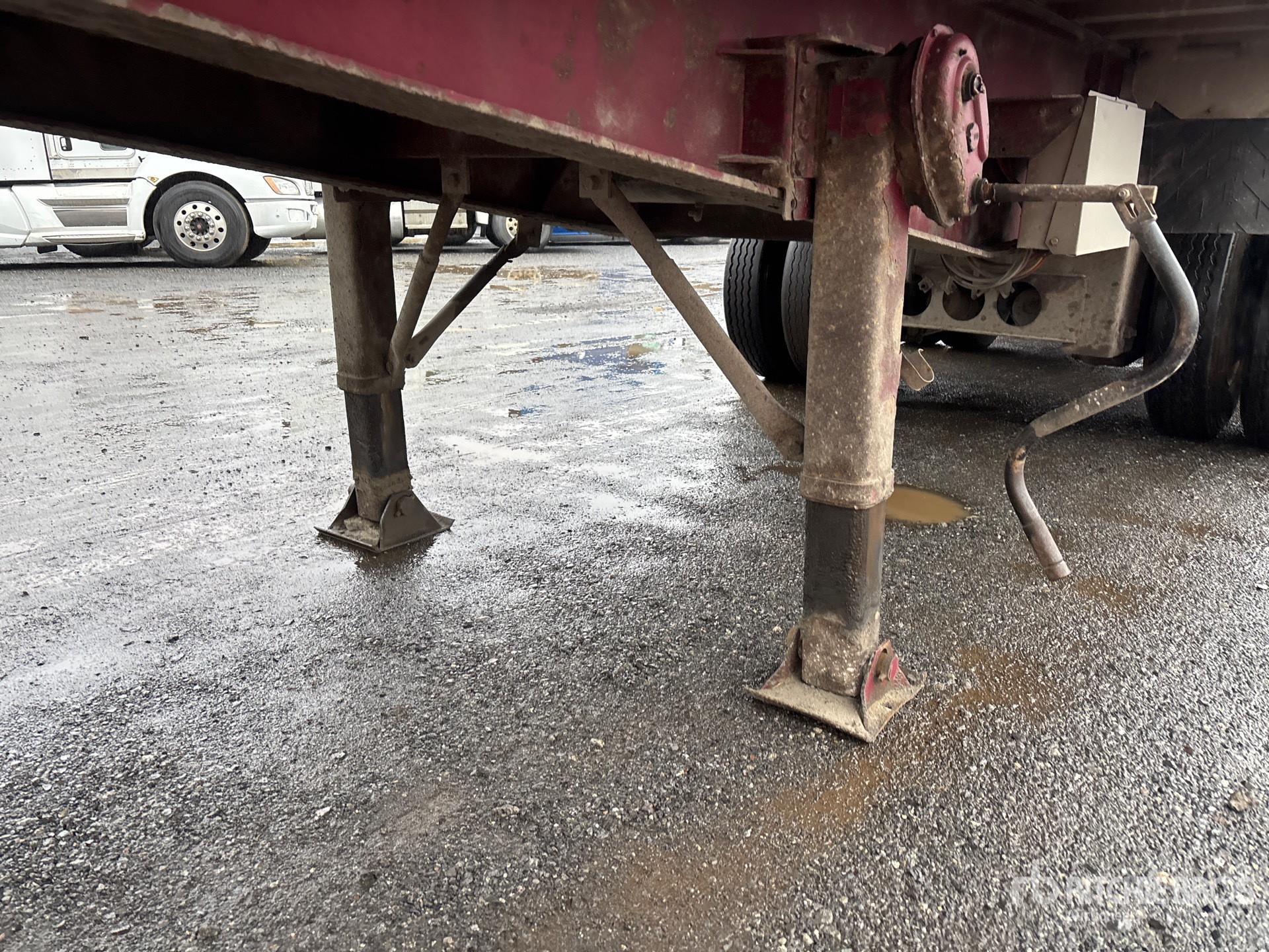 1998 Titan 36 ft Tri/A Aluminum Demolition