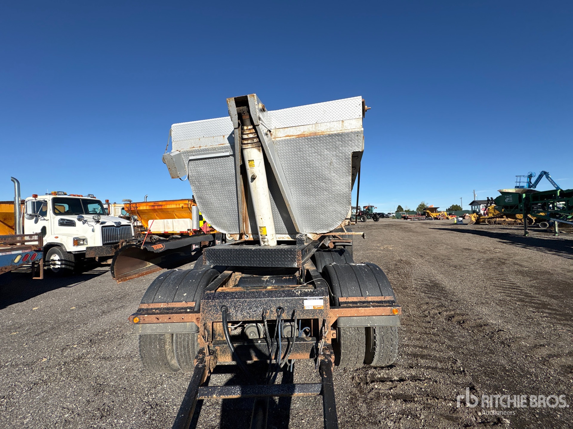 2009 Cross Country 26 ft Quad/A Turntable