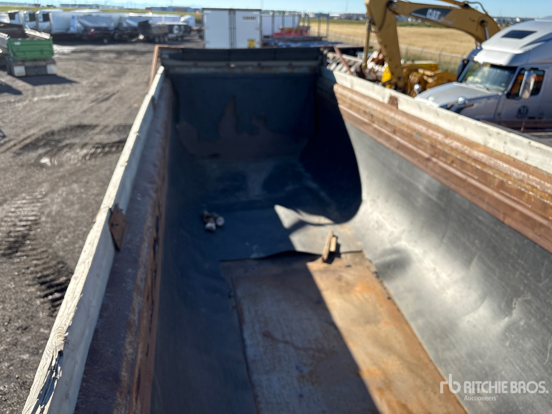 2009 Cross Country 26 ft Quad/A Turntable