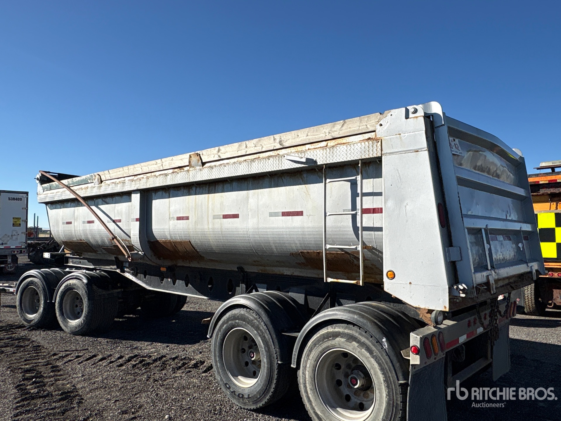 2009 Cross Country 26 ft Quad/A Turntable