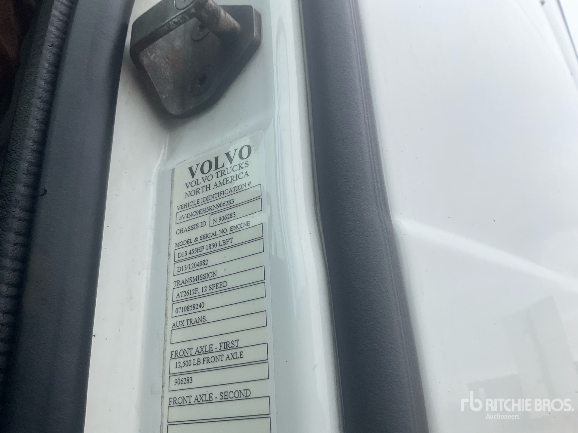 2019 Volvo VNL760