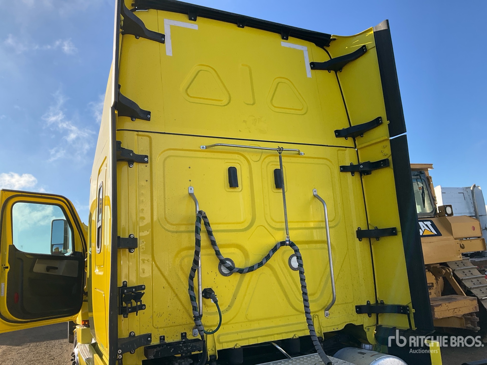 2022 Freightliner CASCADIA 126