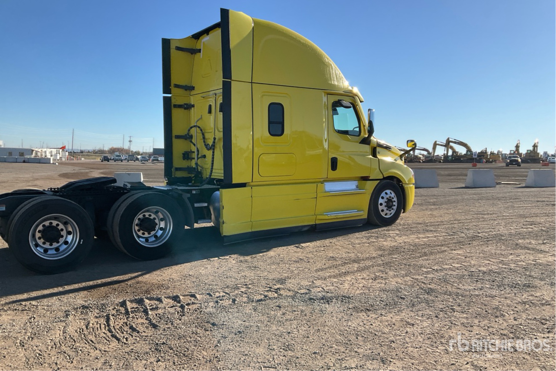 2022 Freightliner CASCADIA 126