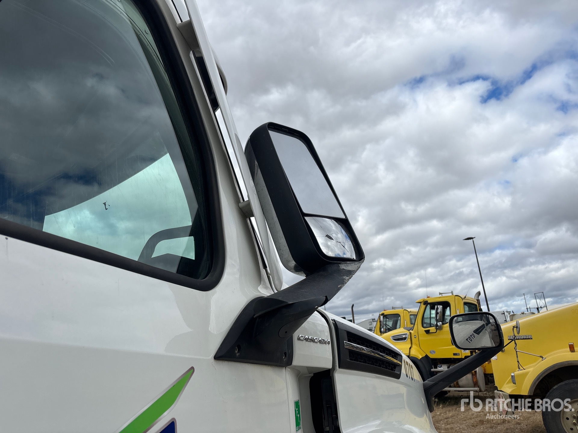 2023 Freightliner CASCADIA 126
