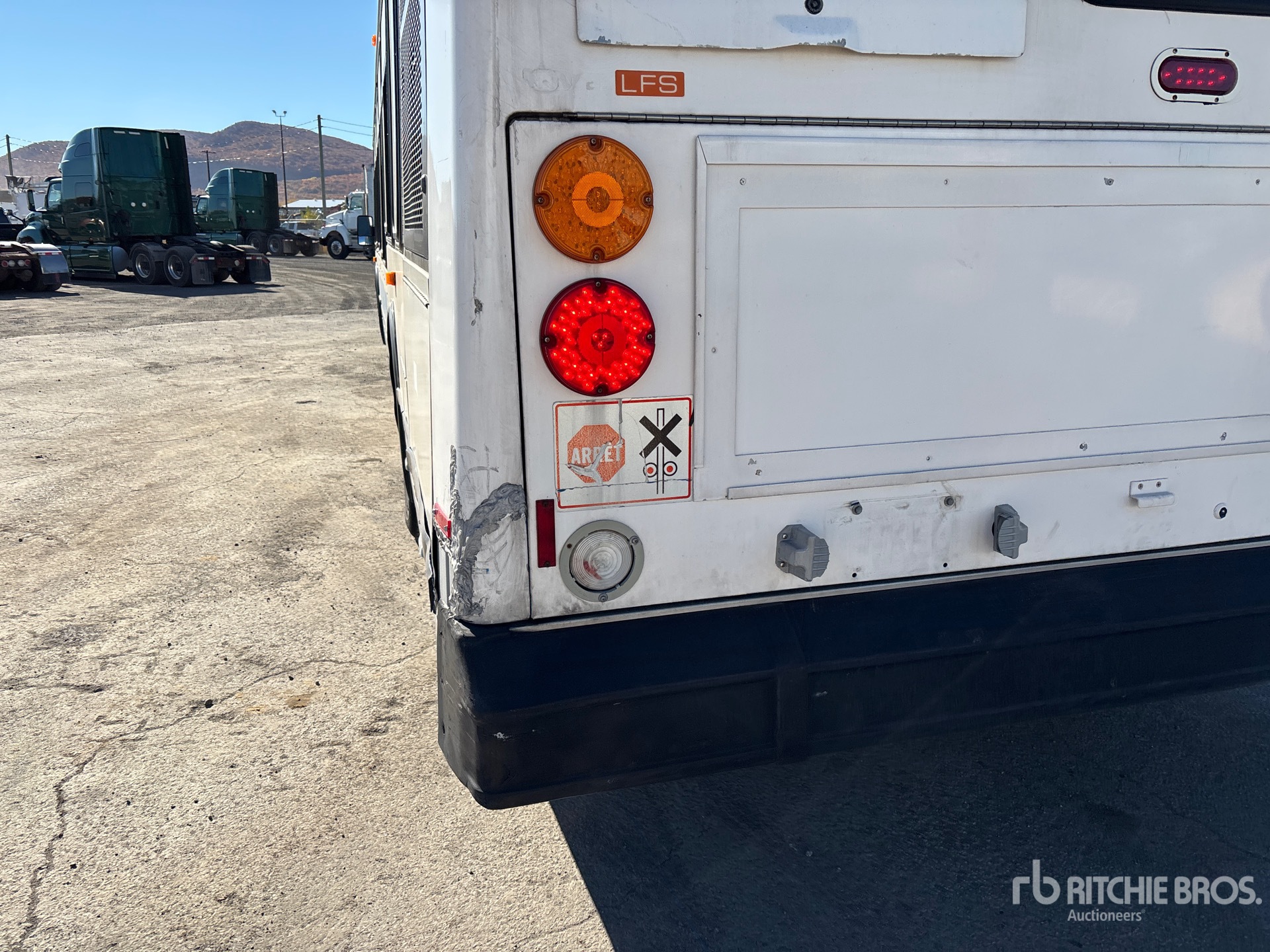 2005 Novabus LFS L192