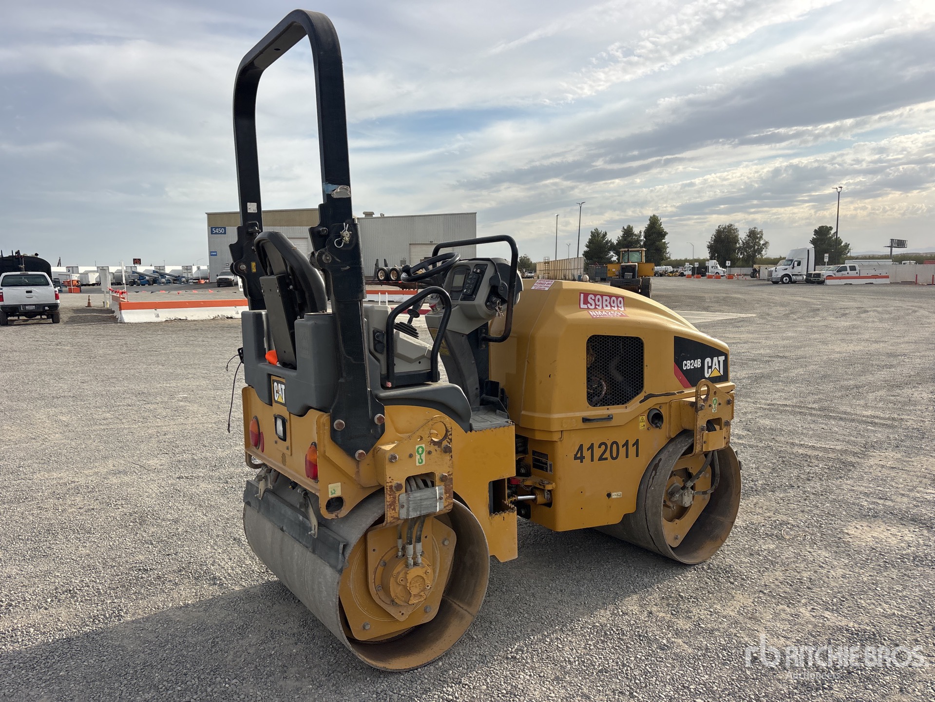 2017 Caterpillar CB24B