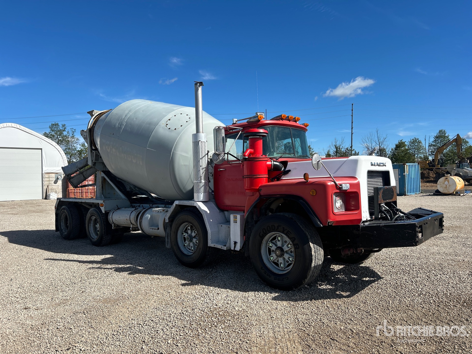 2000 Mack RB690S