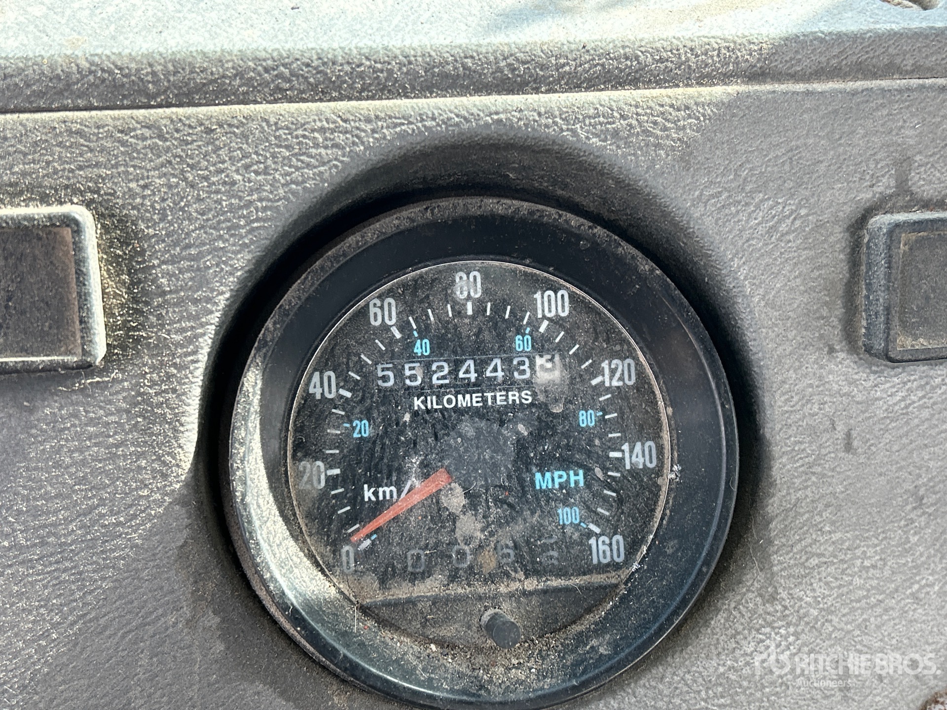2000 Mack RB690S
