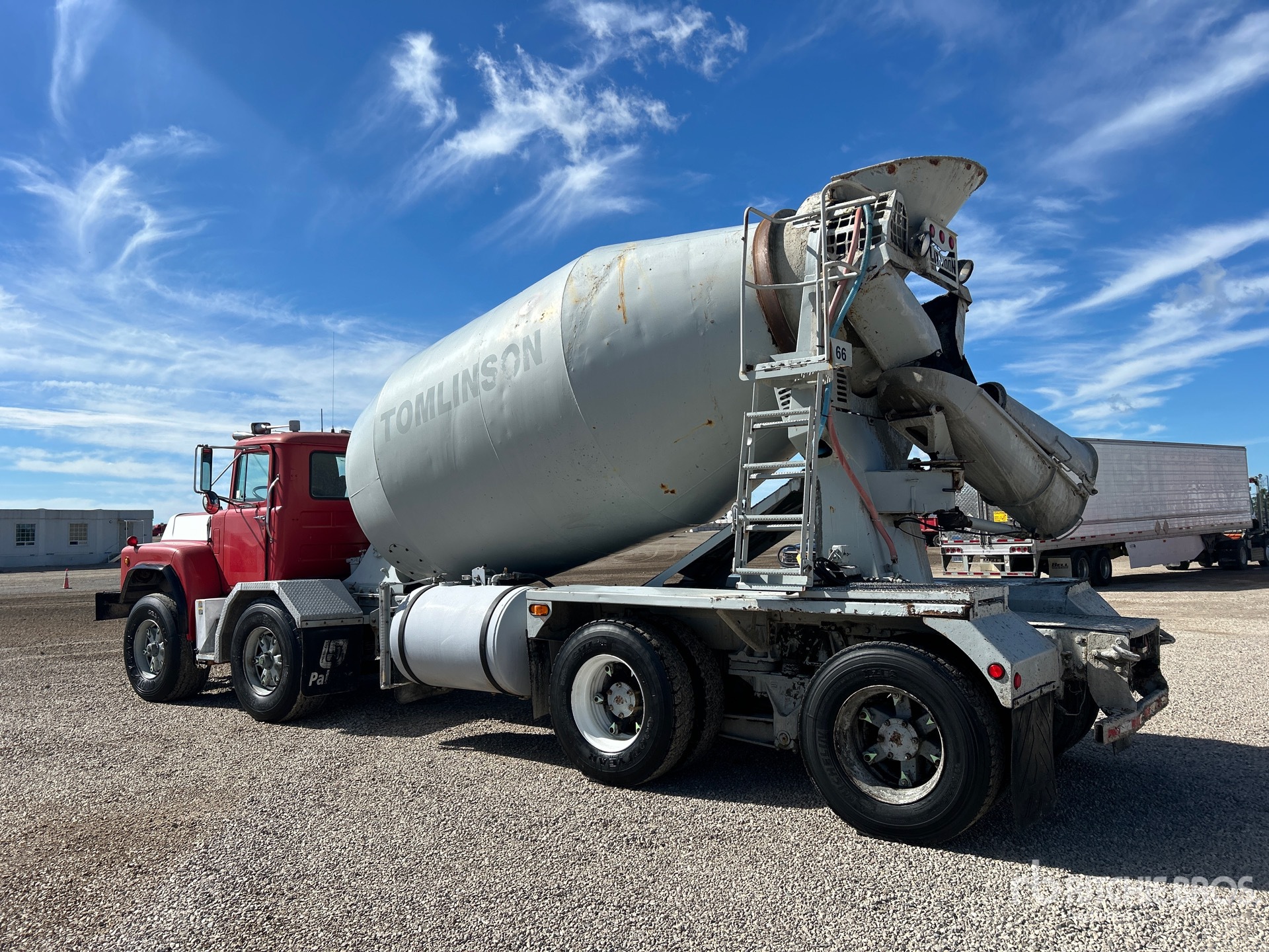 2000 Mack RB690S