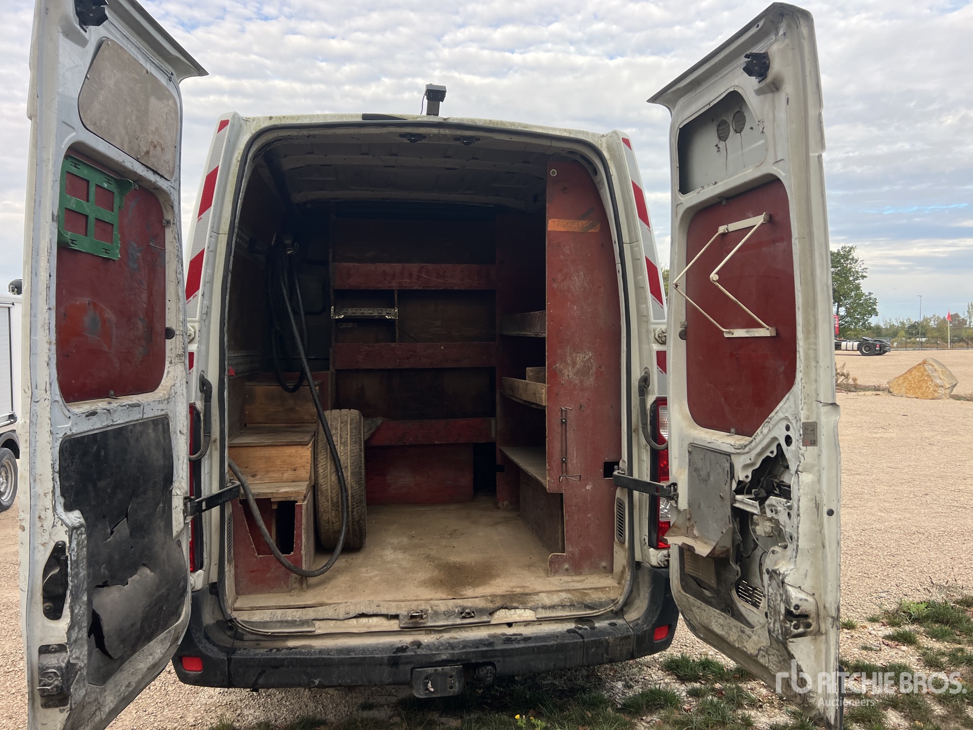 2010 Renault MASTER DCI100