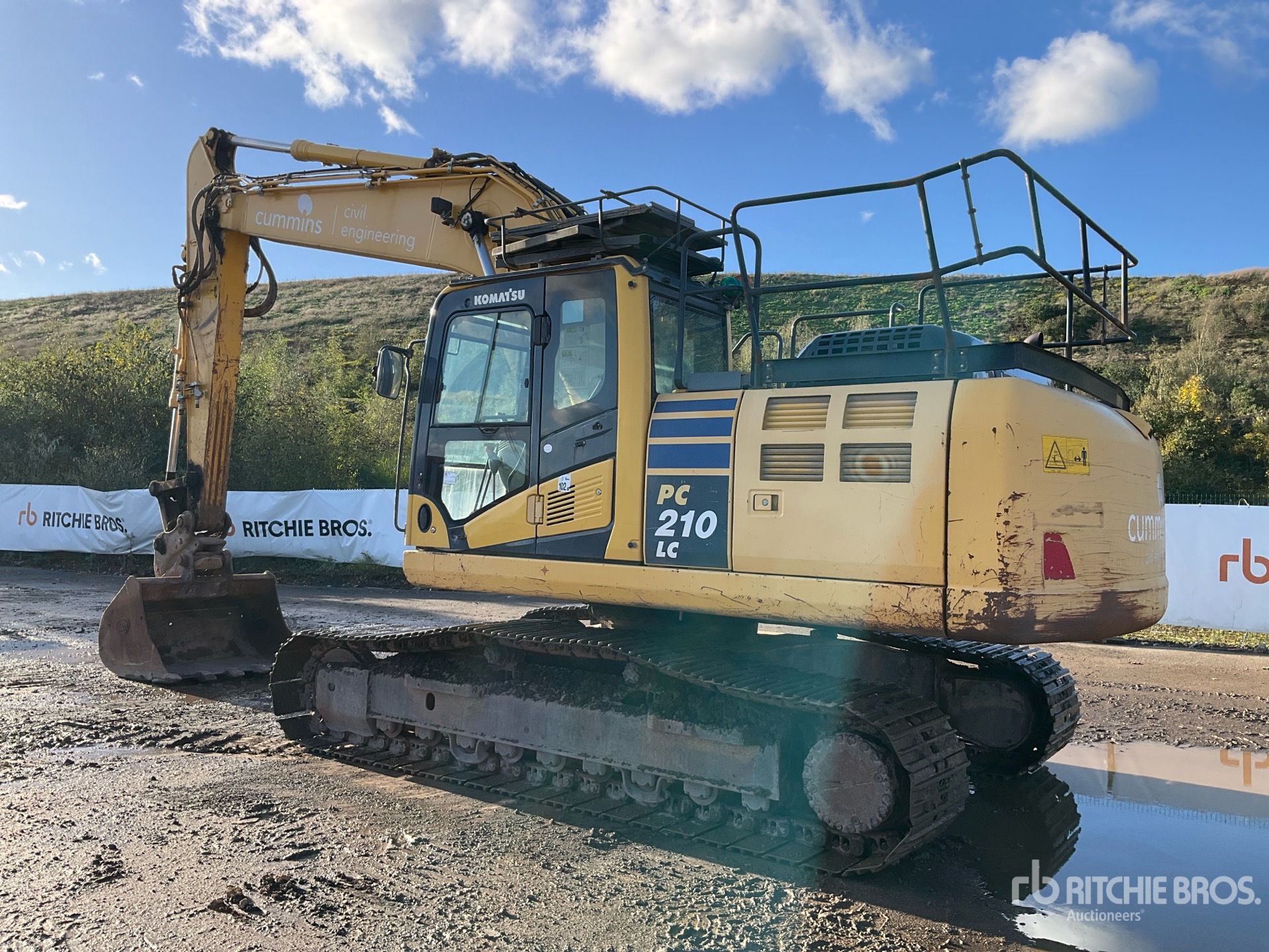 2016 Komatsu PC210LC-10