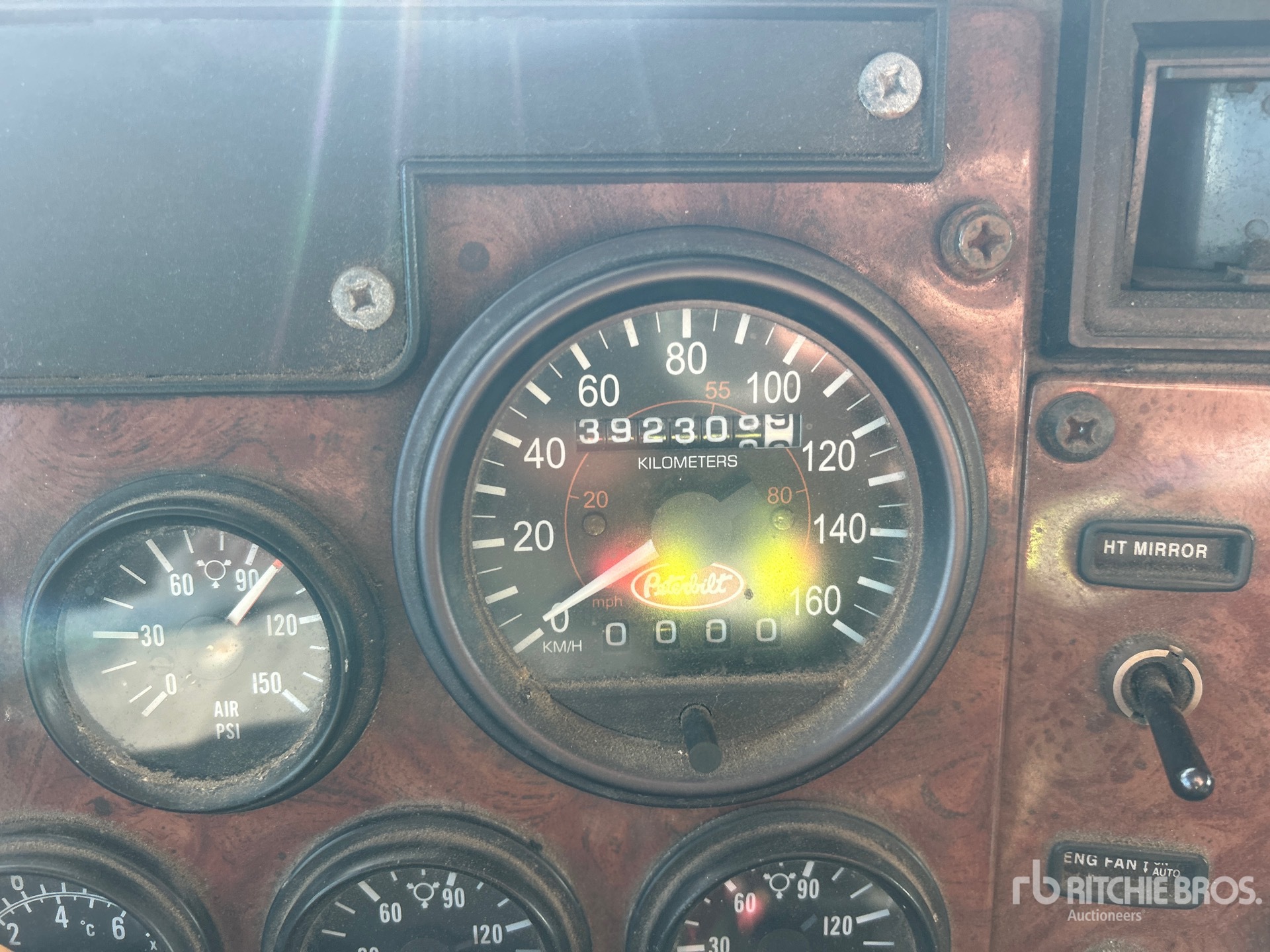 2004 Peterbilt 330
