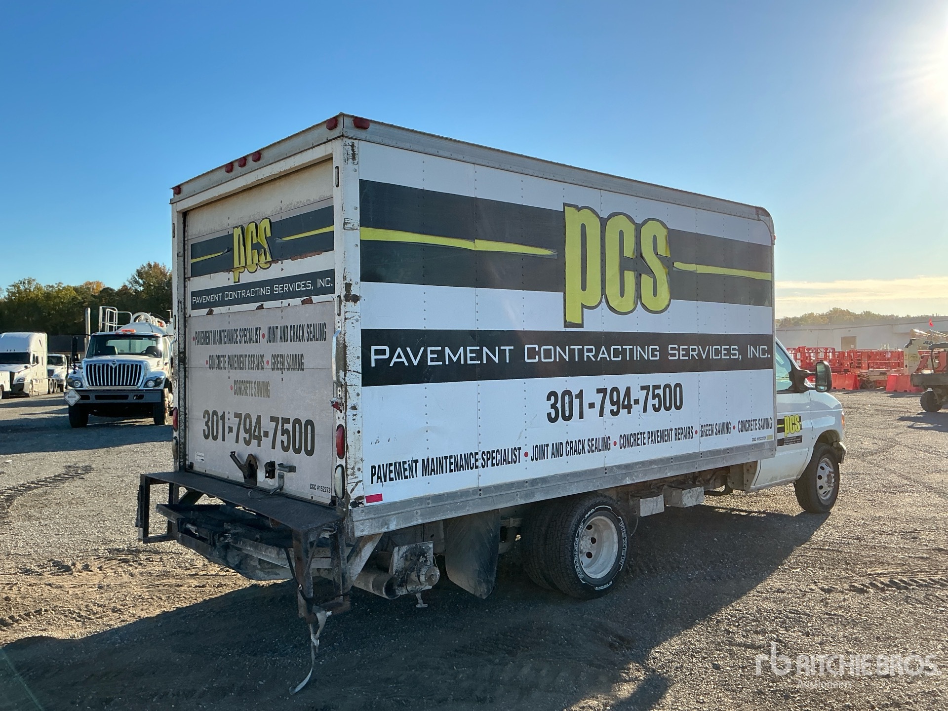 2005 Ford E-350