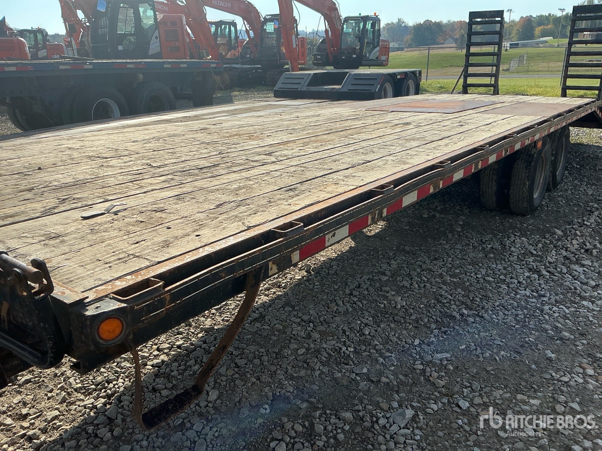 2017 Quality Trailers 30 FT T/A GOOSENECK