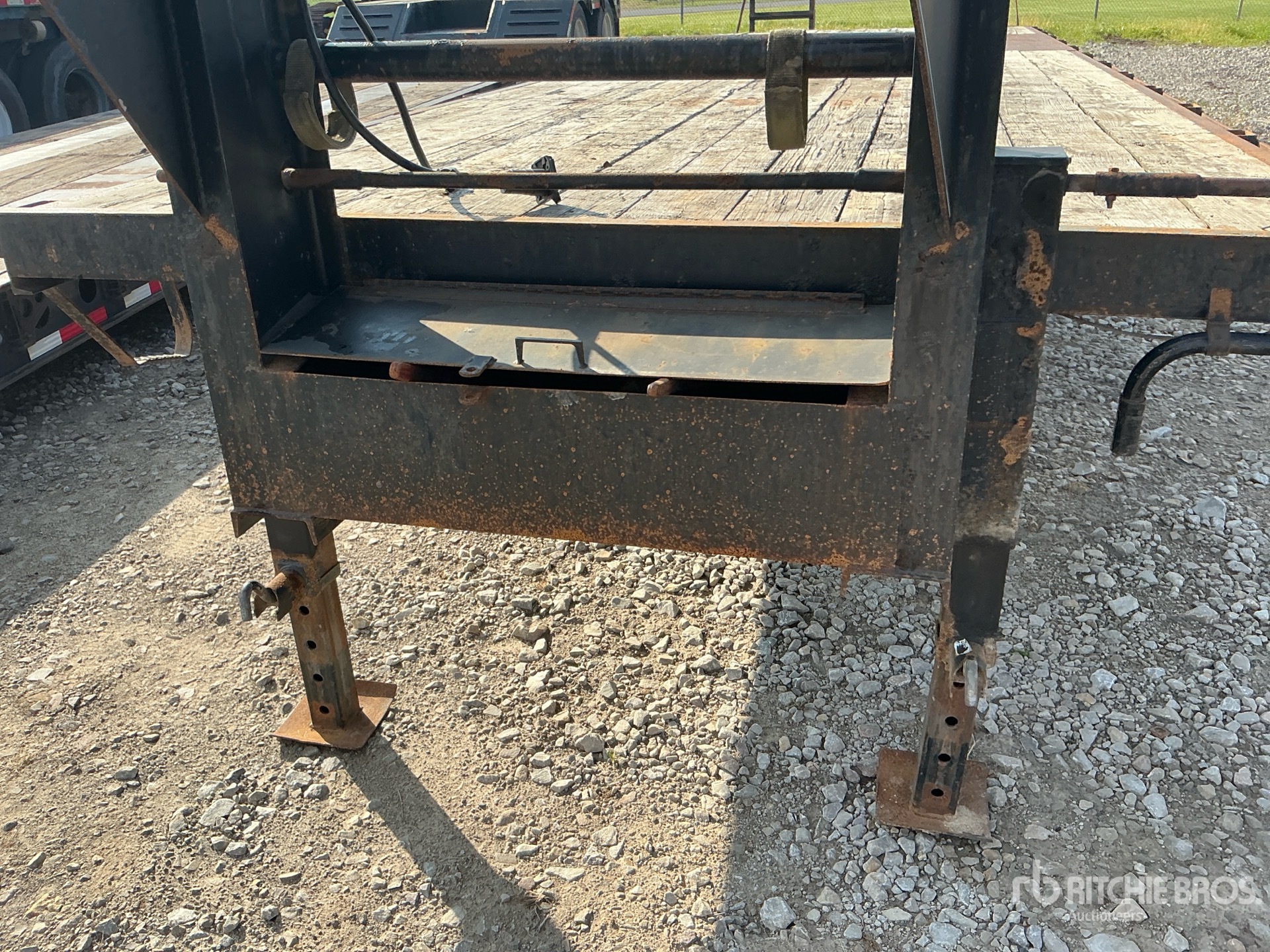 2017 Quality Trailers 30 FT T/A GOOSENECK