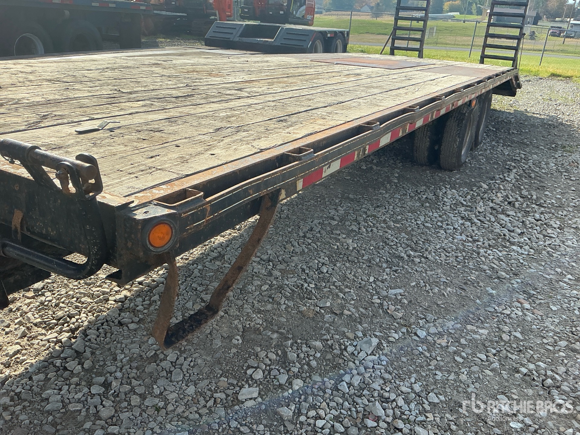 2017 Quality Trailers 30 FT T/A GOOSENECK