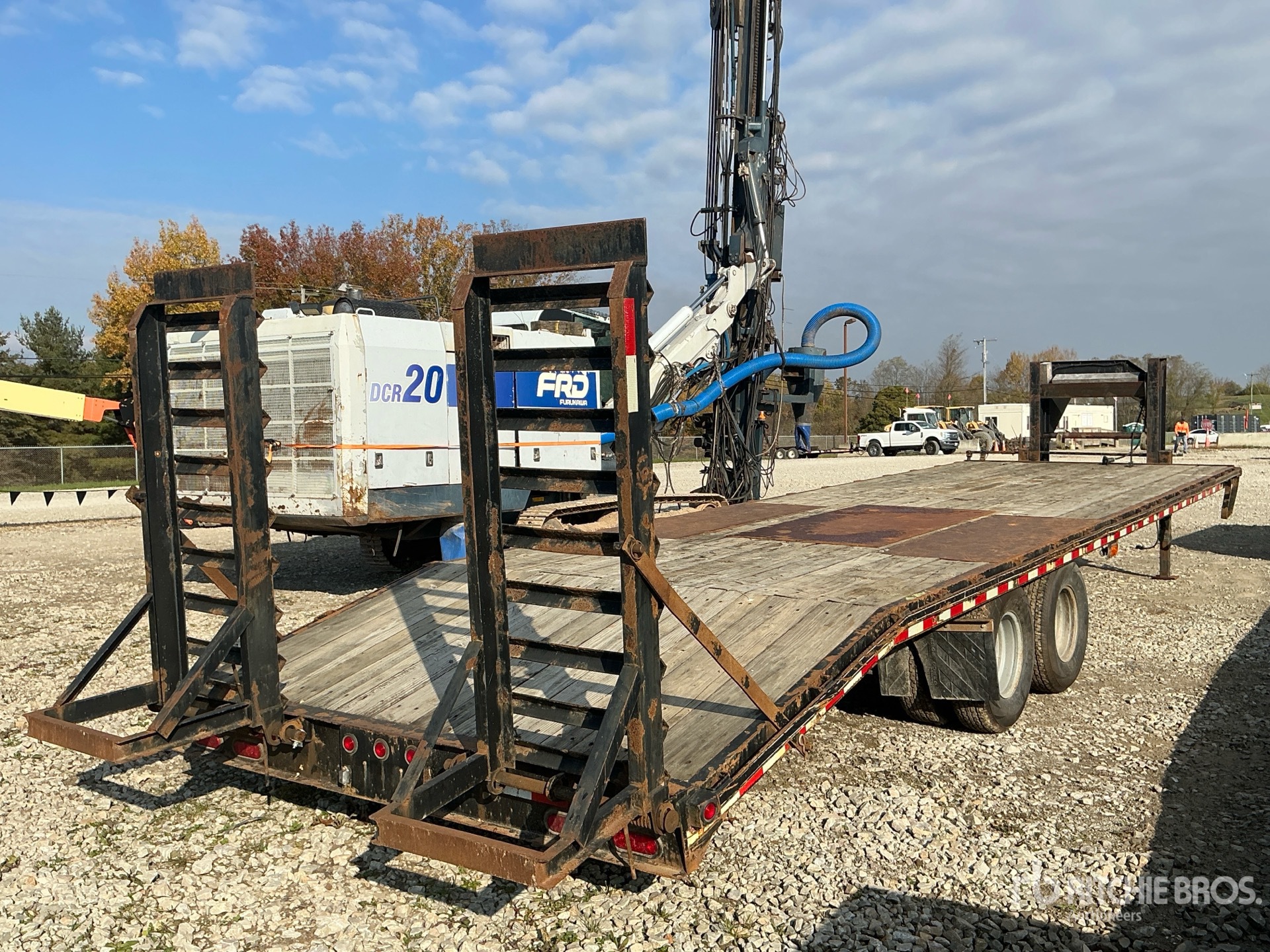 2017 Quality Trailers 30 FT T/A GOOSENECK