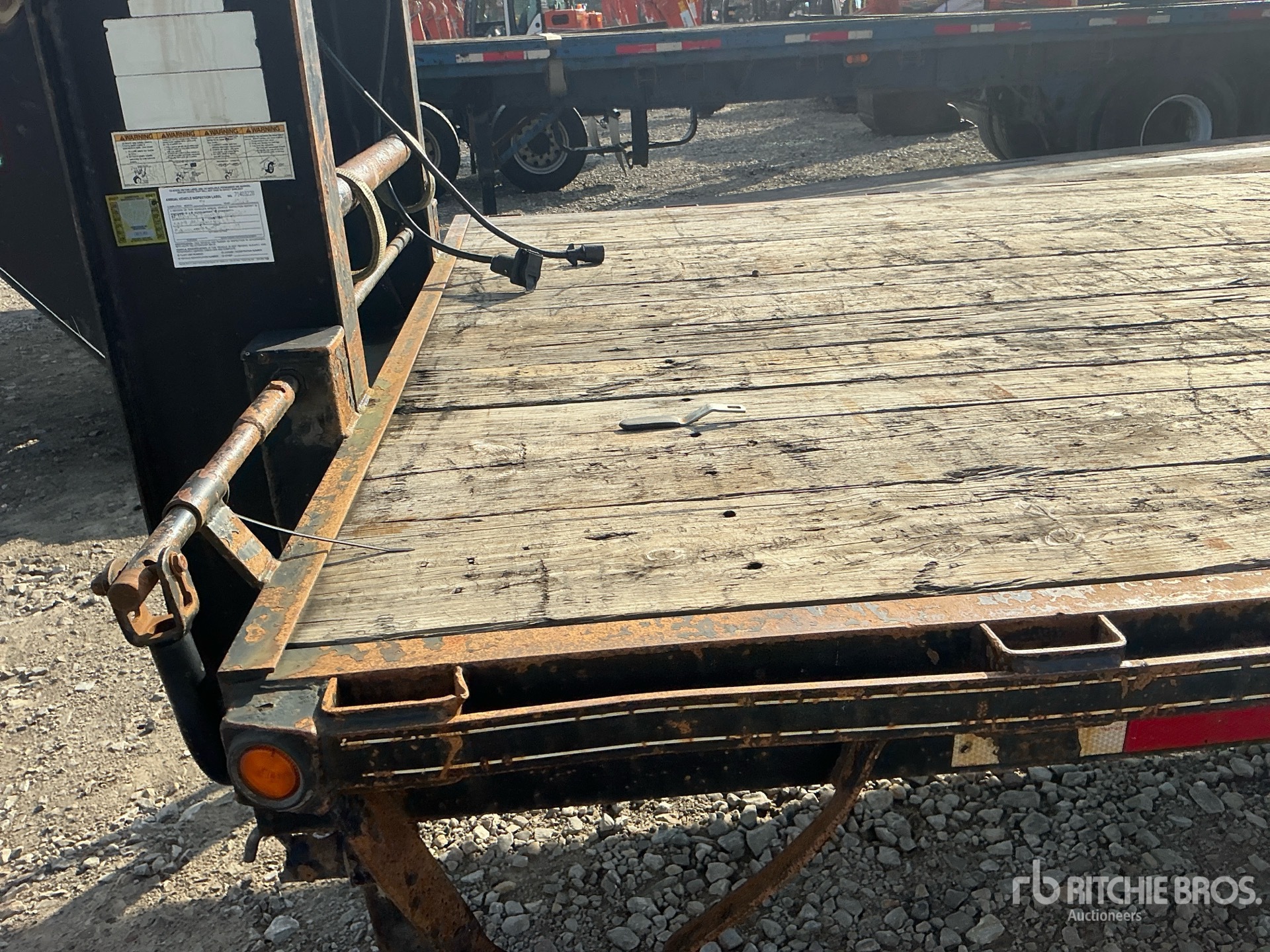 2017 Quality Trailers 30 FT T/A GOOSENECK