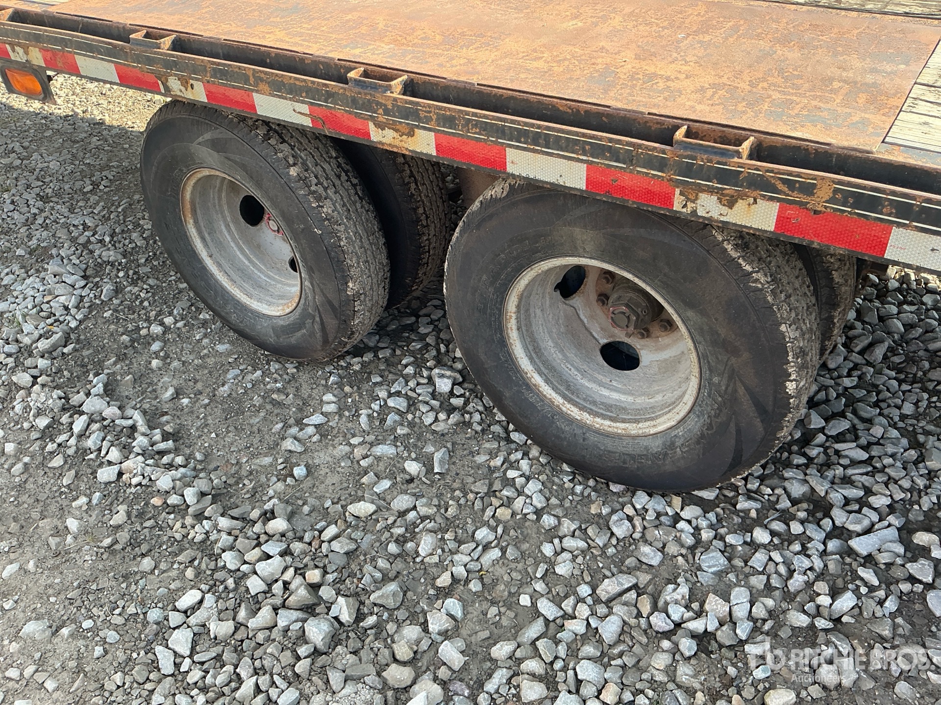 2017 Quality Trailers 30 FT T/A GOOSENECK