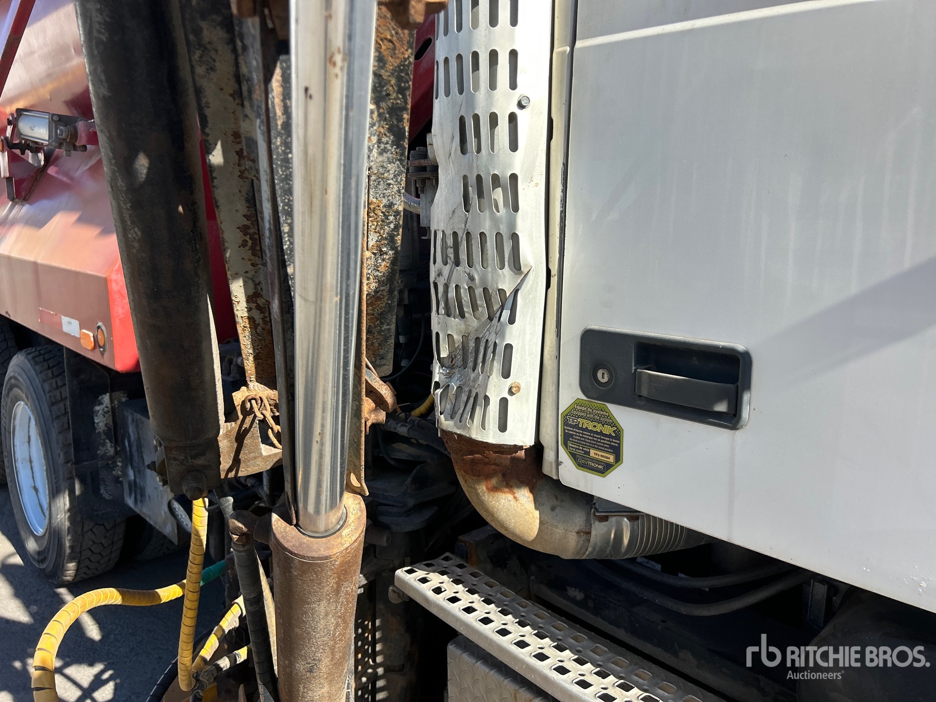 2005 Volvo VHD