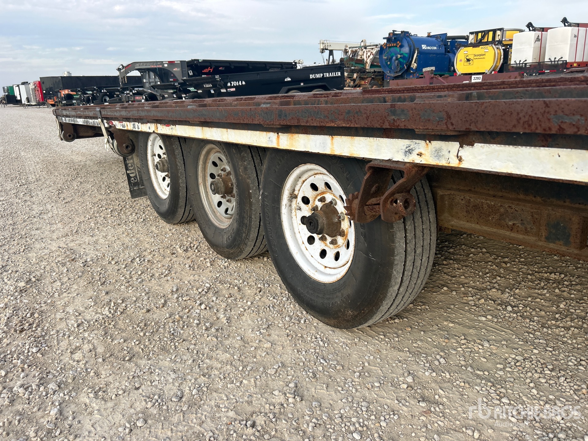 2012 Rolls Rite 48 ft Tri/A Gooseneck