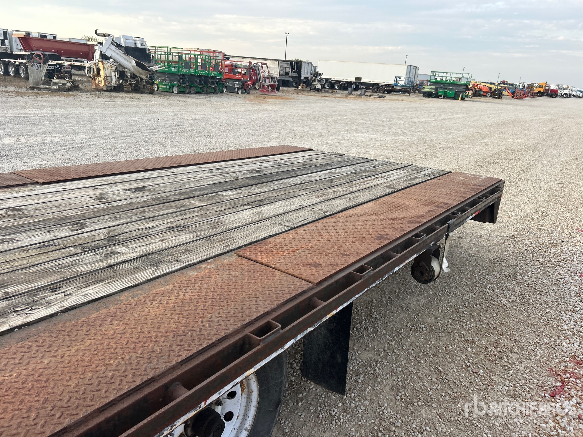 2012 Rolls Rite 48 ft Tri/A Gooseneck