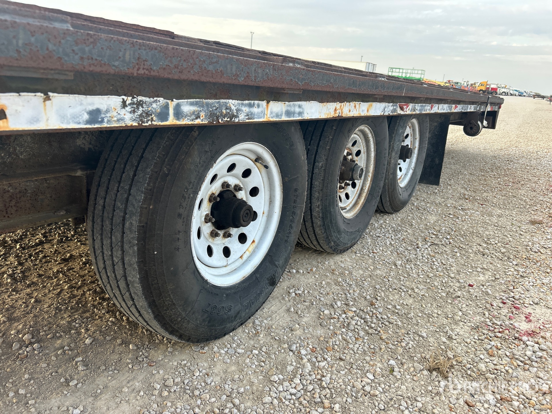 2012 Rolls Rite 48 ft Tri/A Gooseneck
