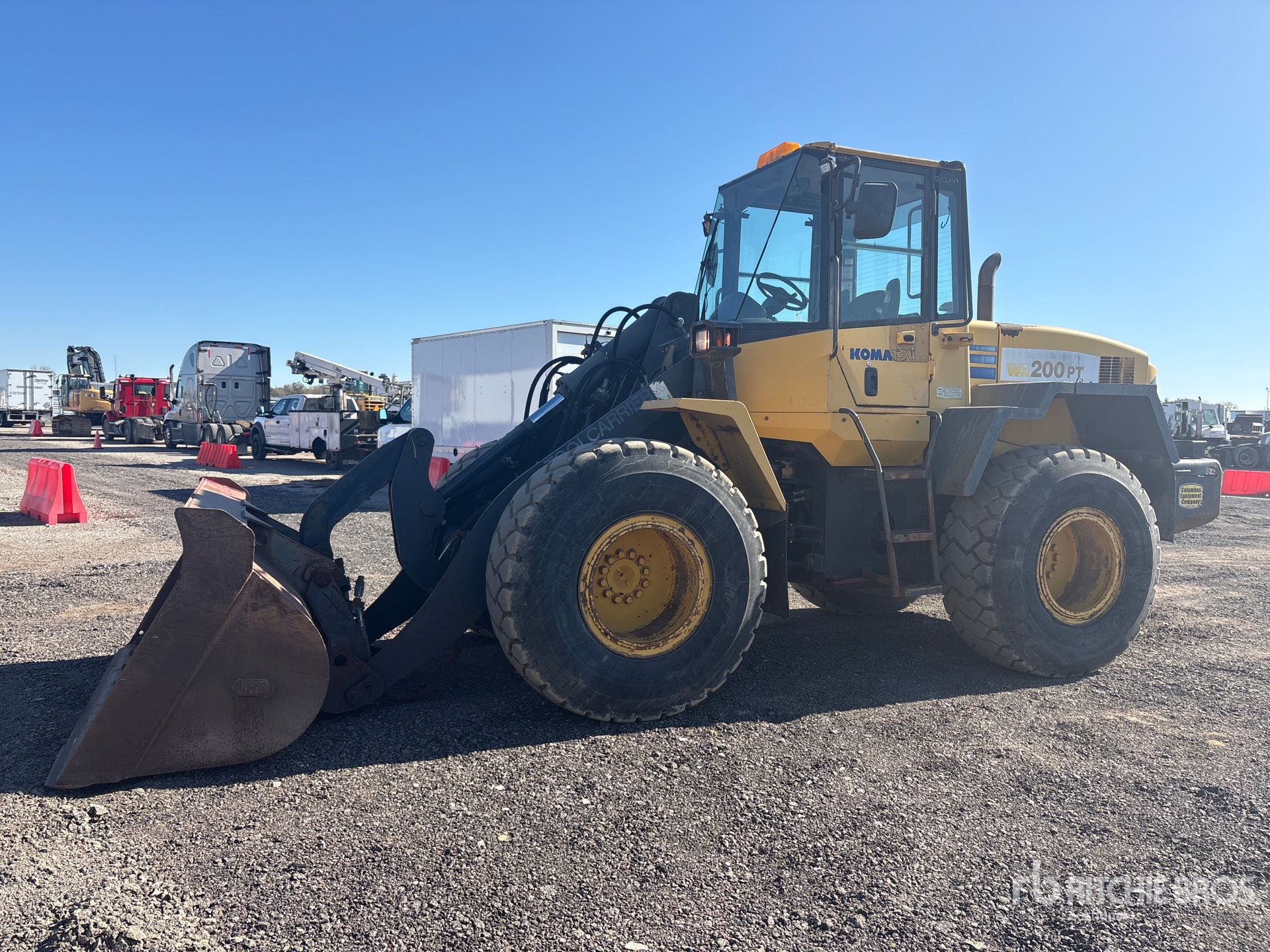 Photo of 2005 Komatsu WA200PT-5