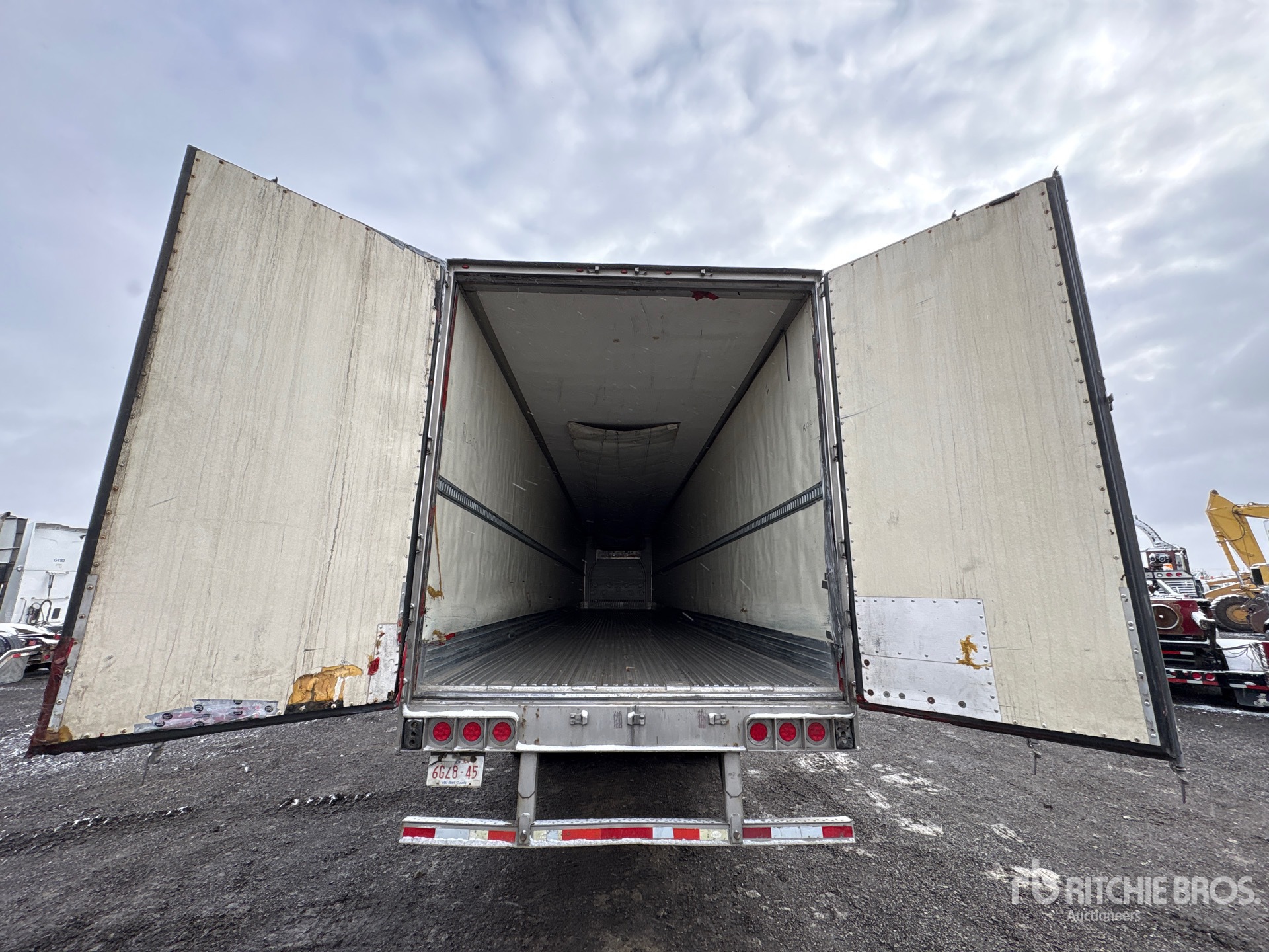 2011 Utility 53 ft x 102 in T/A