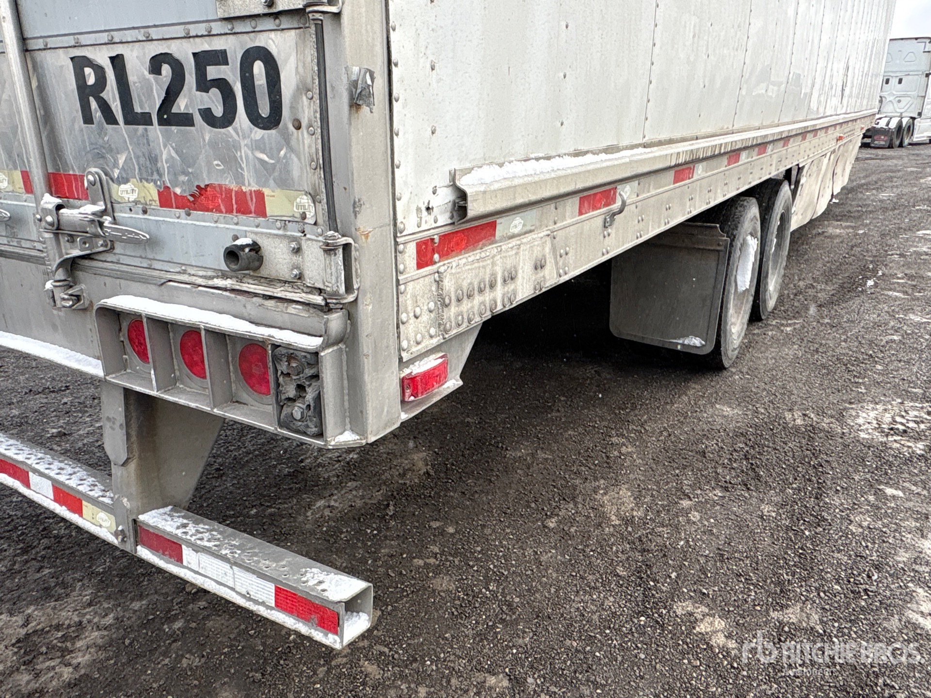 2011 Utility 53 ft x 102 in T/A