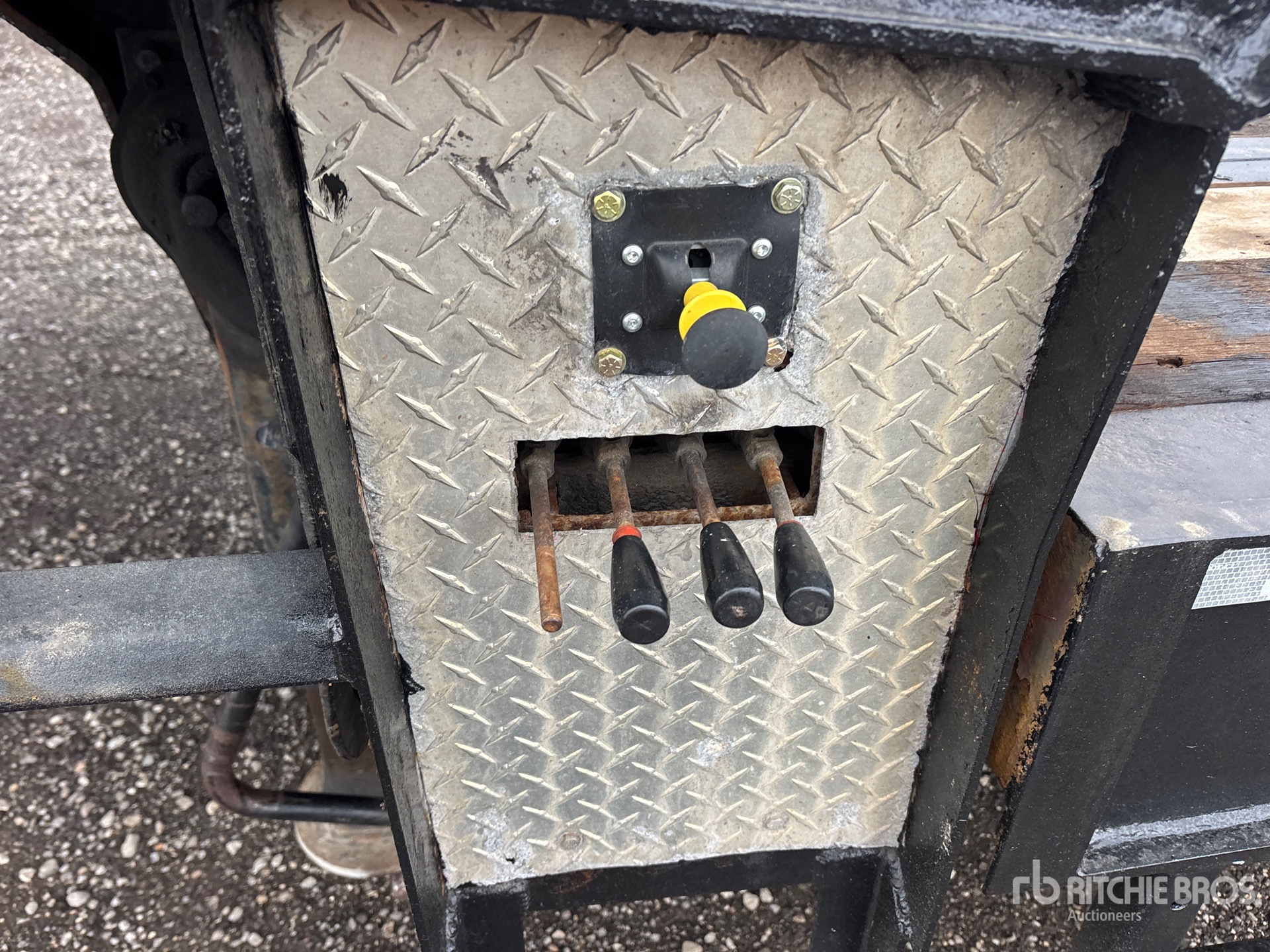 2004 Elgin 52 FT TRI/A