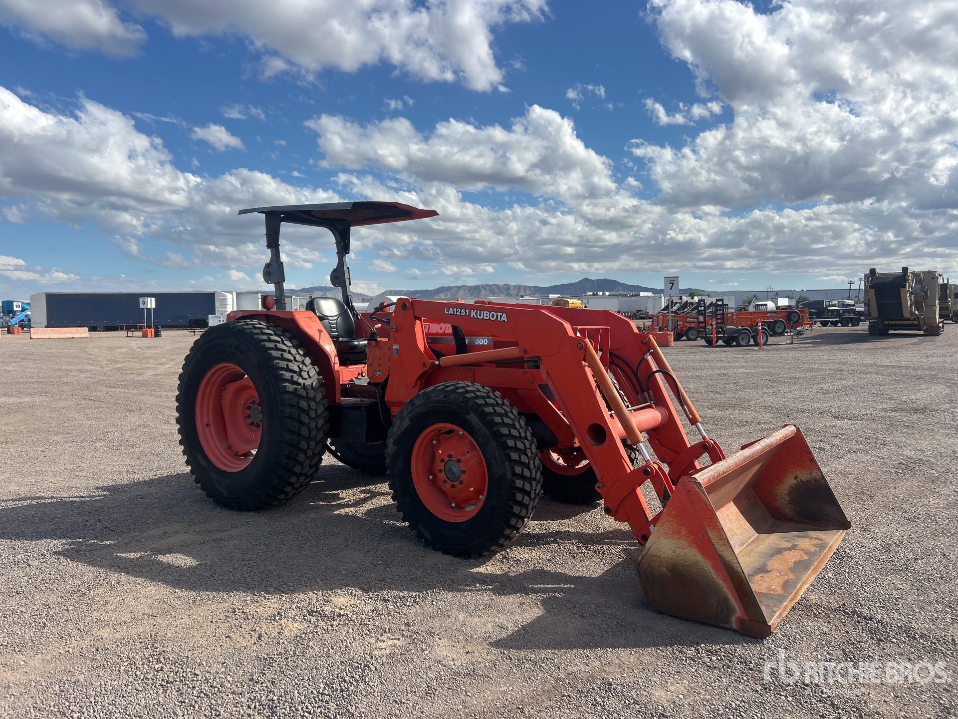 Kubota M9000