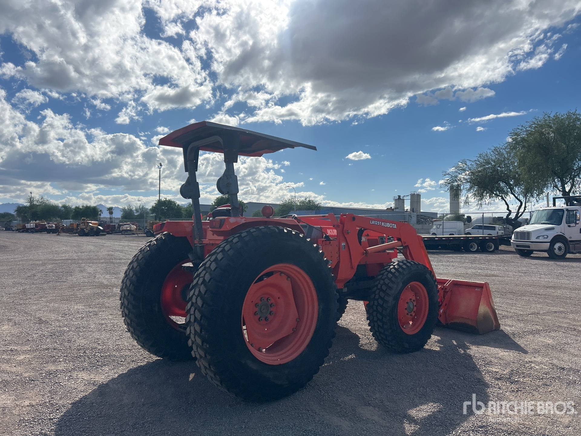 Kubota M9000