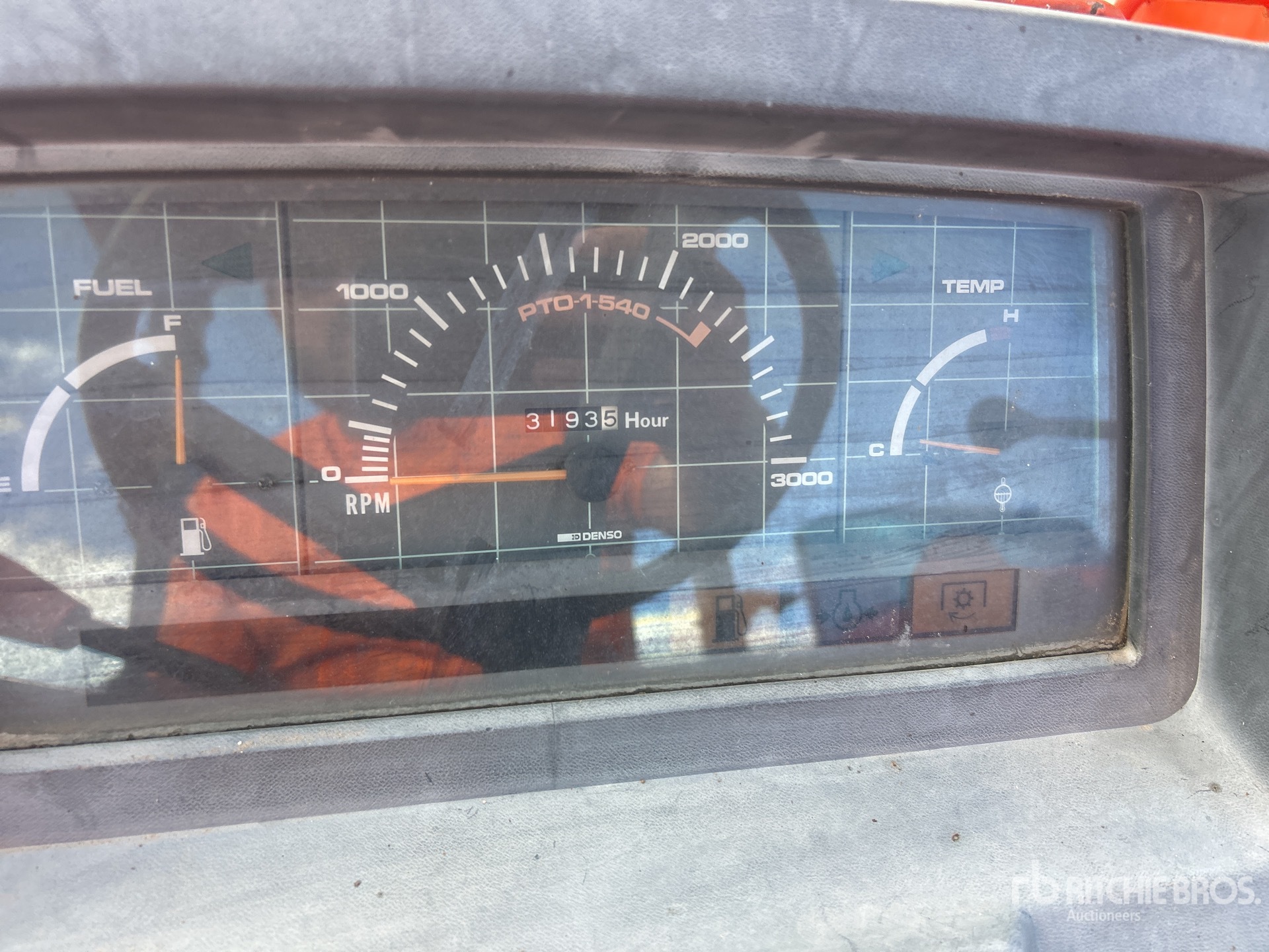 Kubota M9000