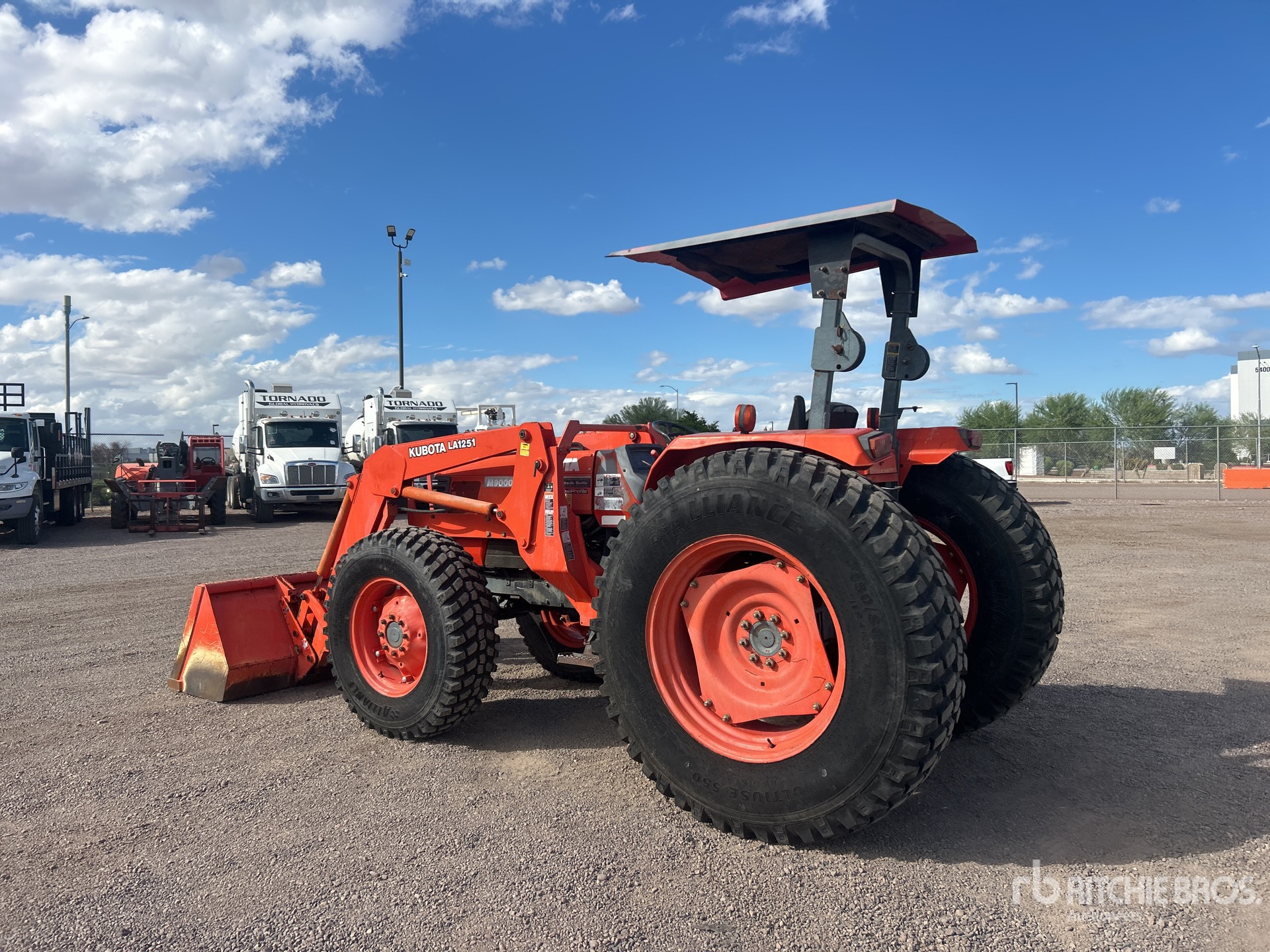 Kubota M9000