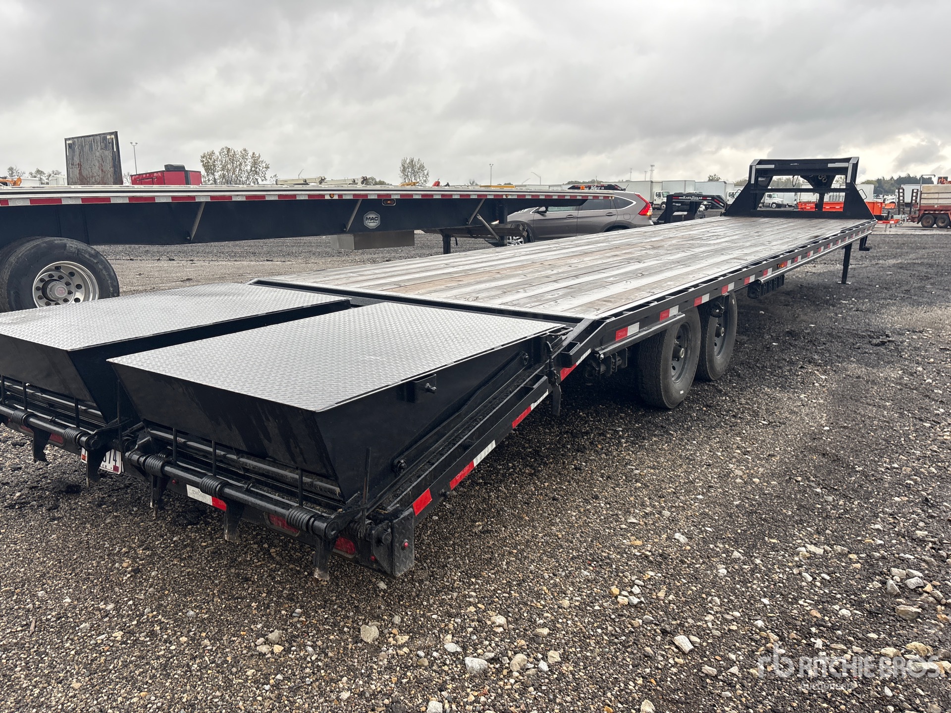 2026 Delco 14000 lb 40 ft Gooseneck