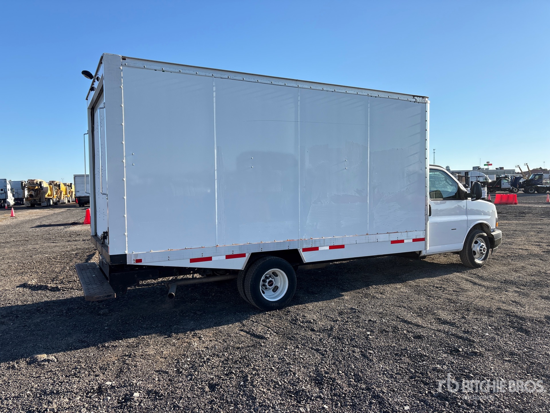 2023 GMC SAVANA G3500