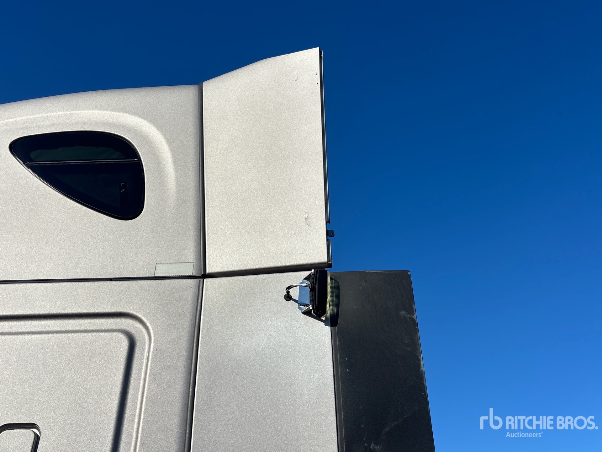 2022 Freightliner CASCADIA 126