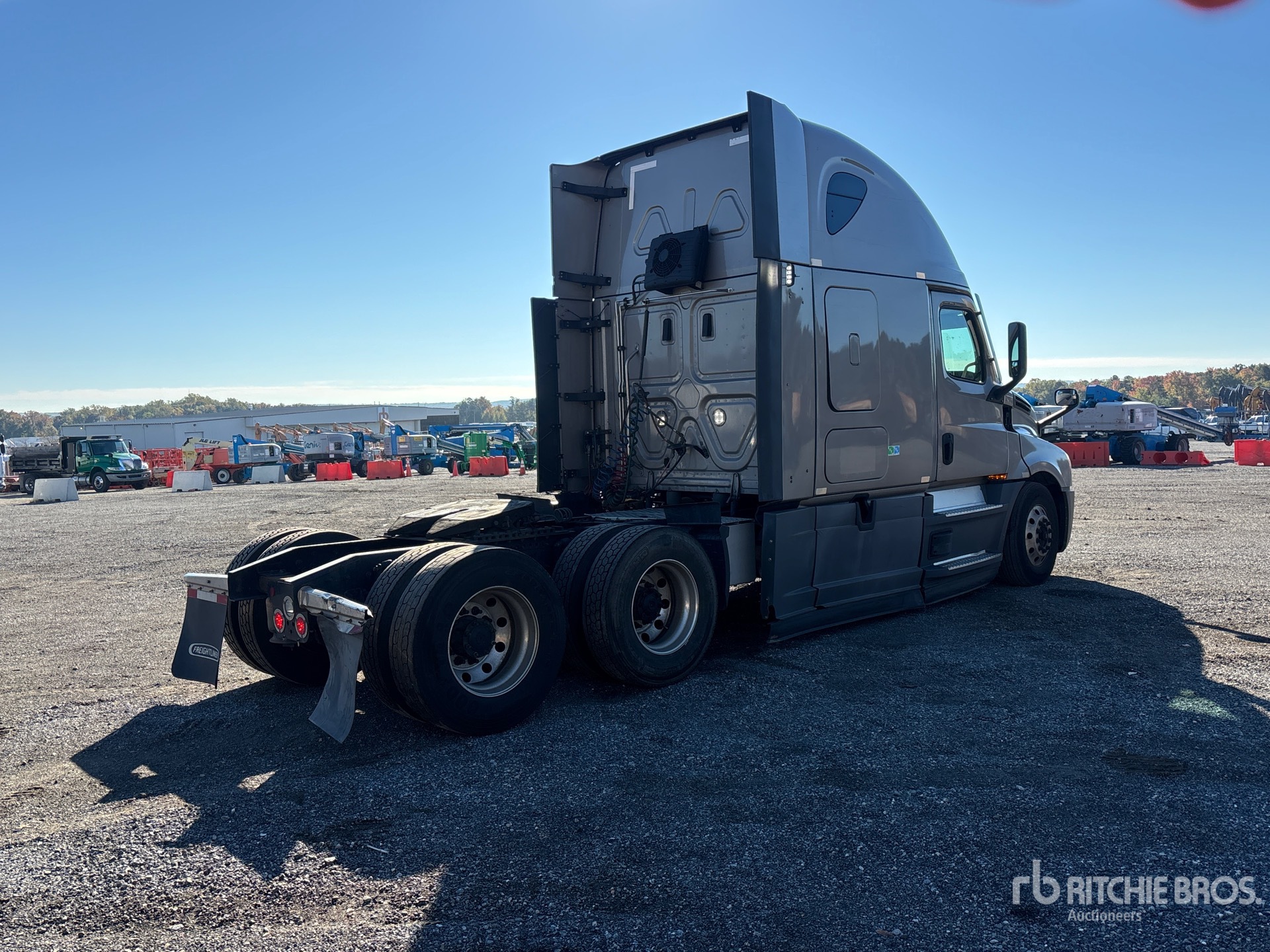 2022 Freightliner CASCADIA 126