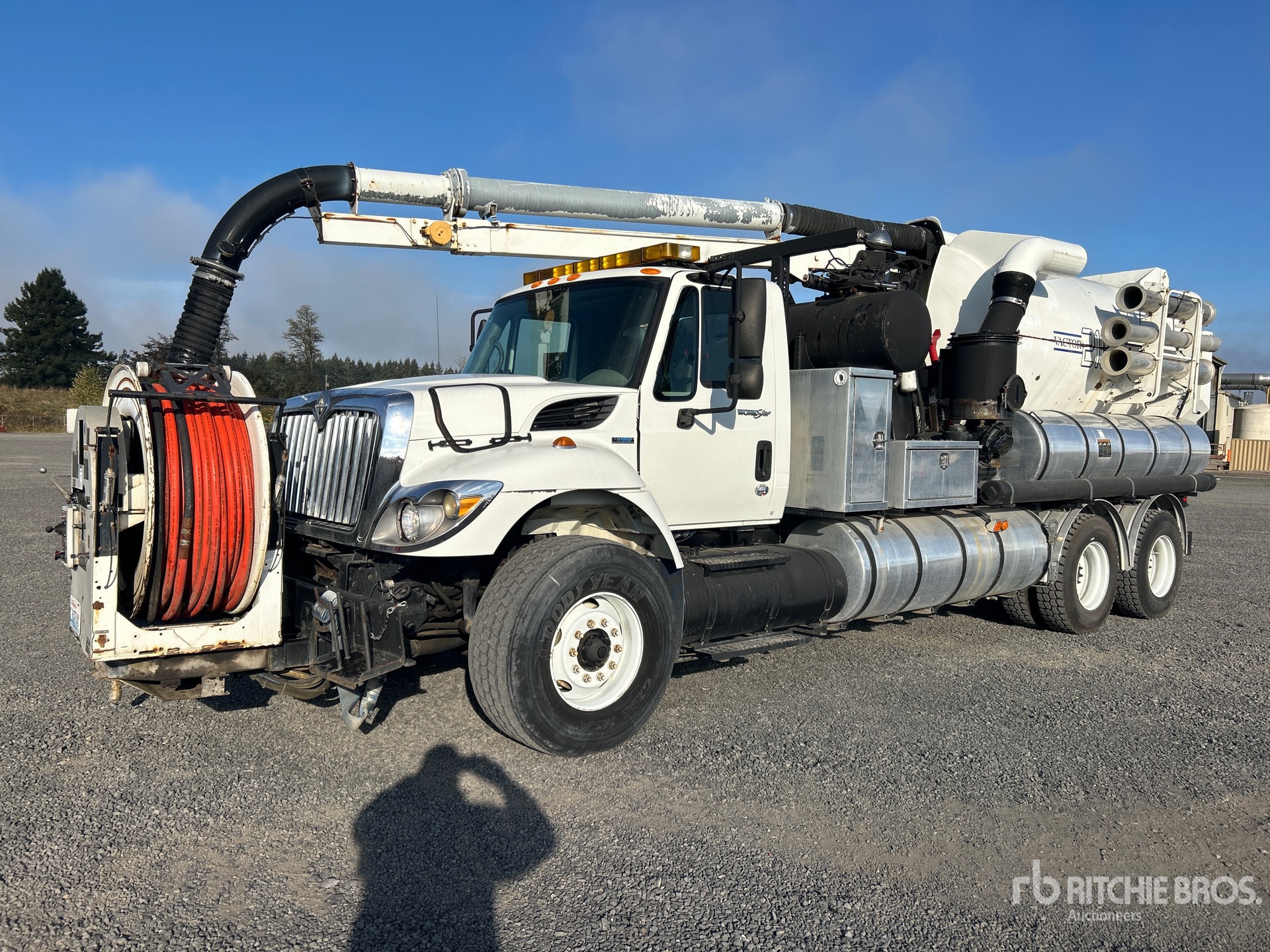 Photo of 2008 International 7400